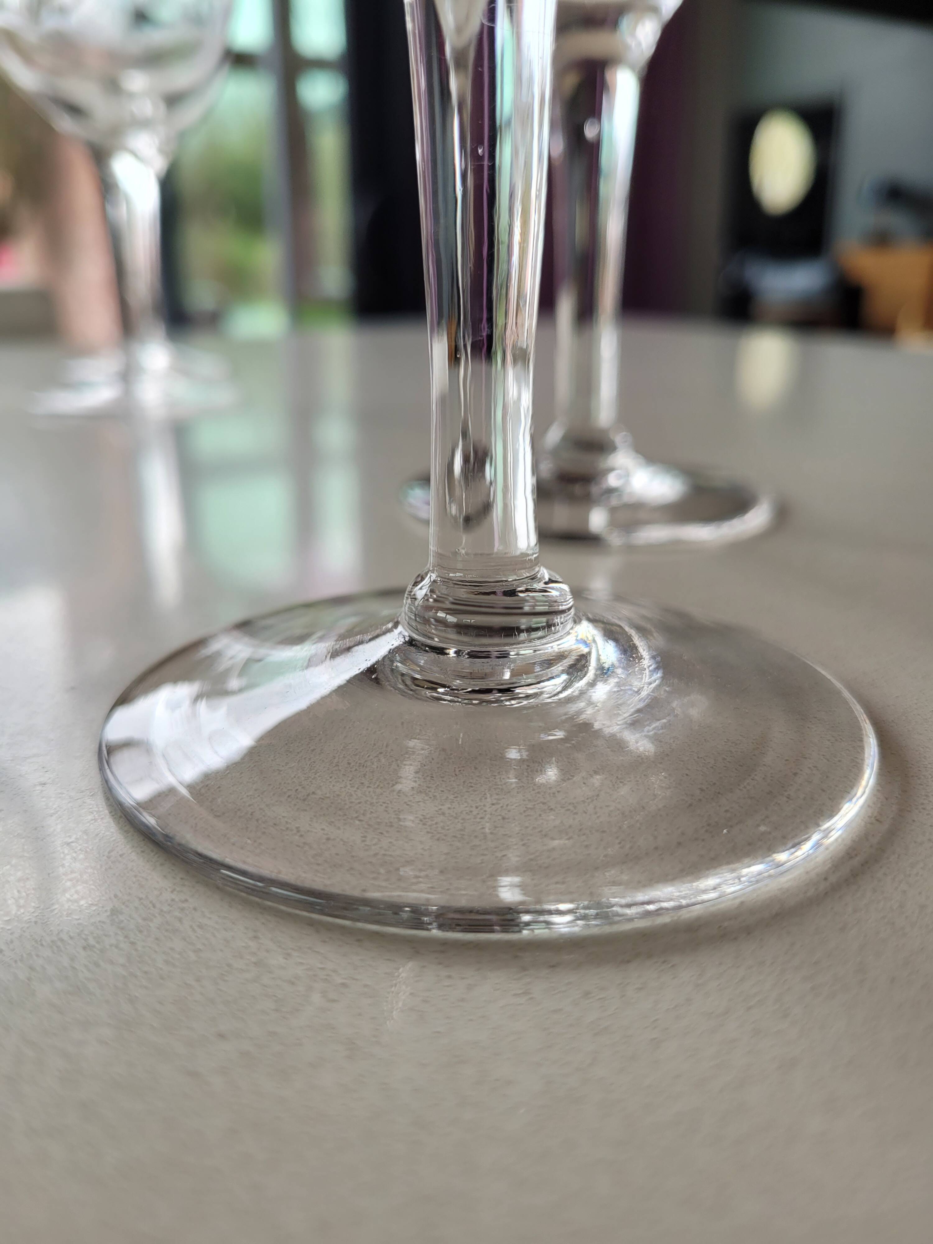 Set of 6 stemmed glasses