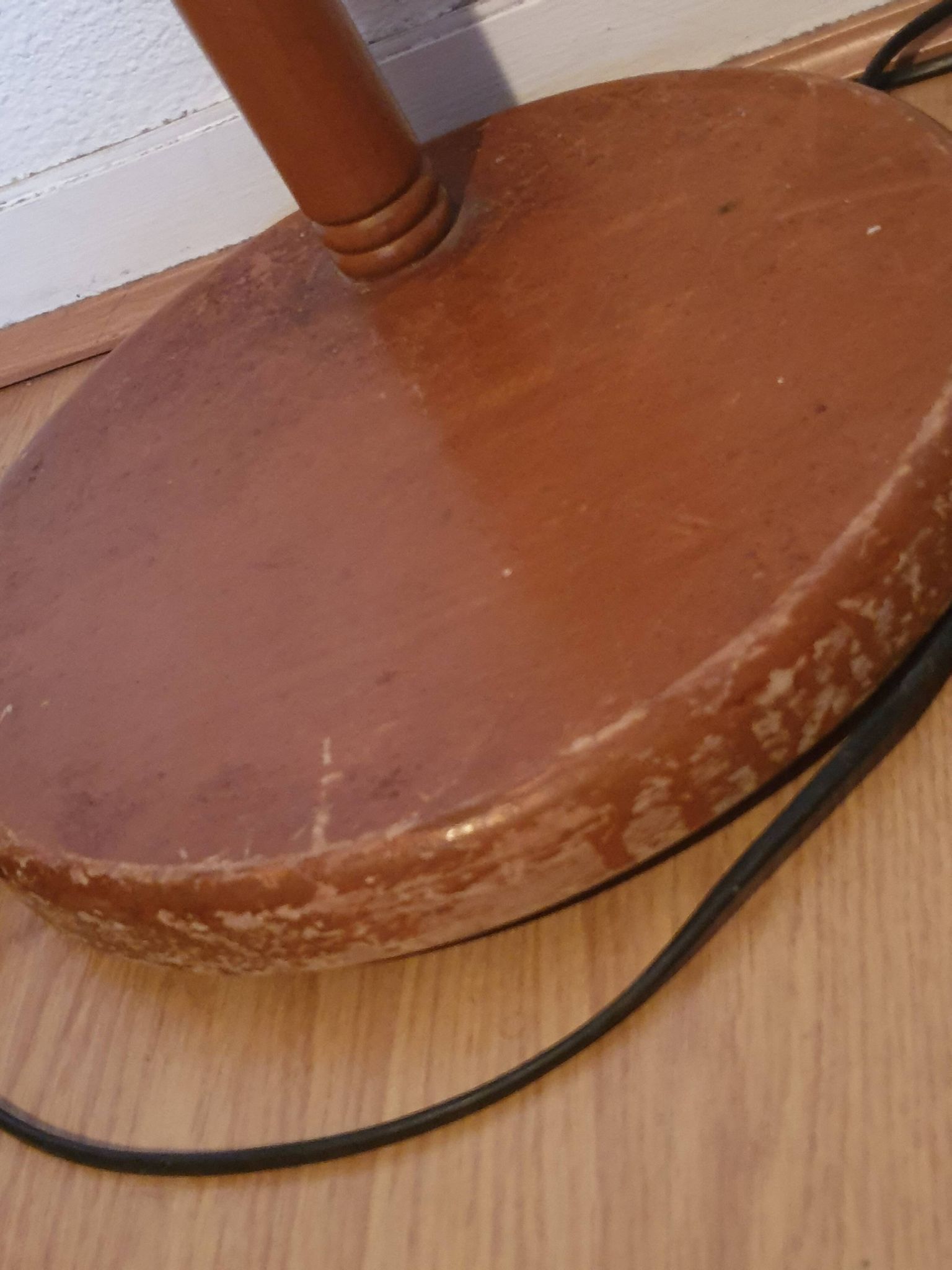 Articulated floor lamp in Scandinavian pine from the 1960s.