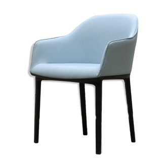 Fauteuil Vitra Softshell bleu ciel par les frères Bouroullec