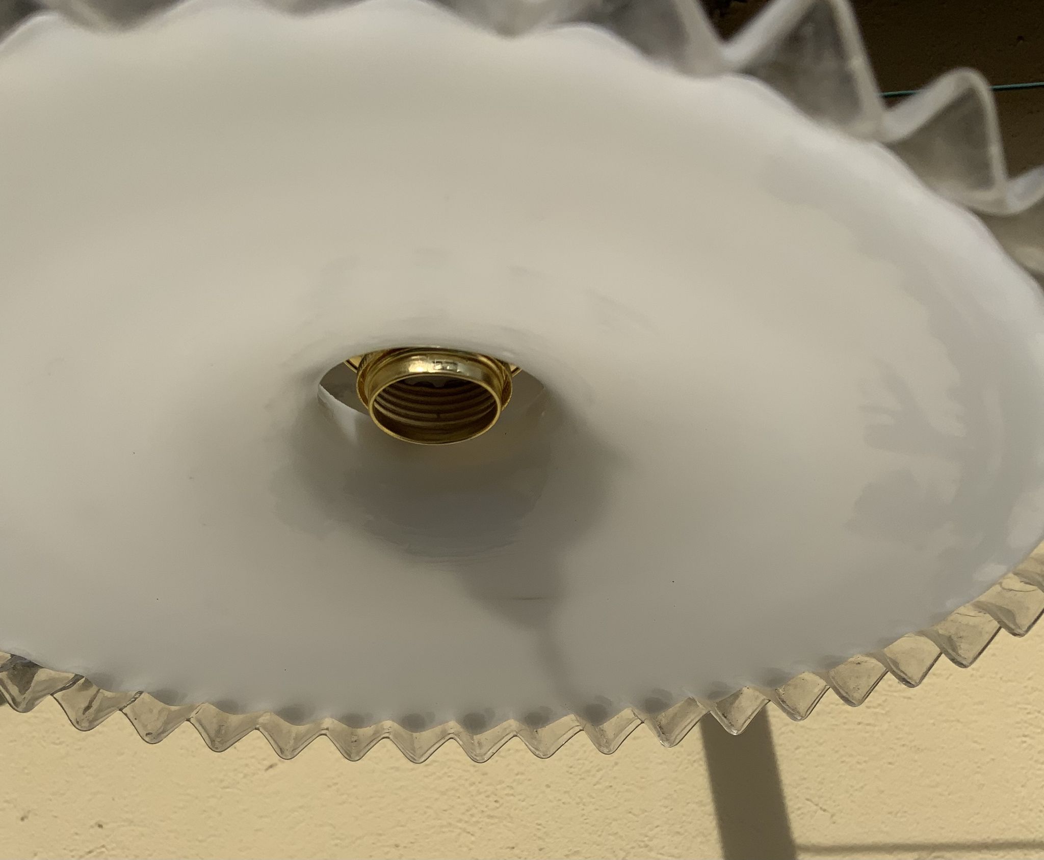 Vintage suspension in opaline glass shape pleated handkerchief Diameter 24 cm brass claw