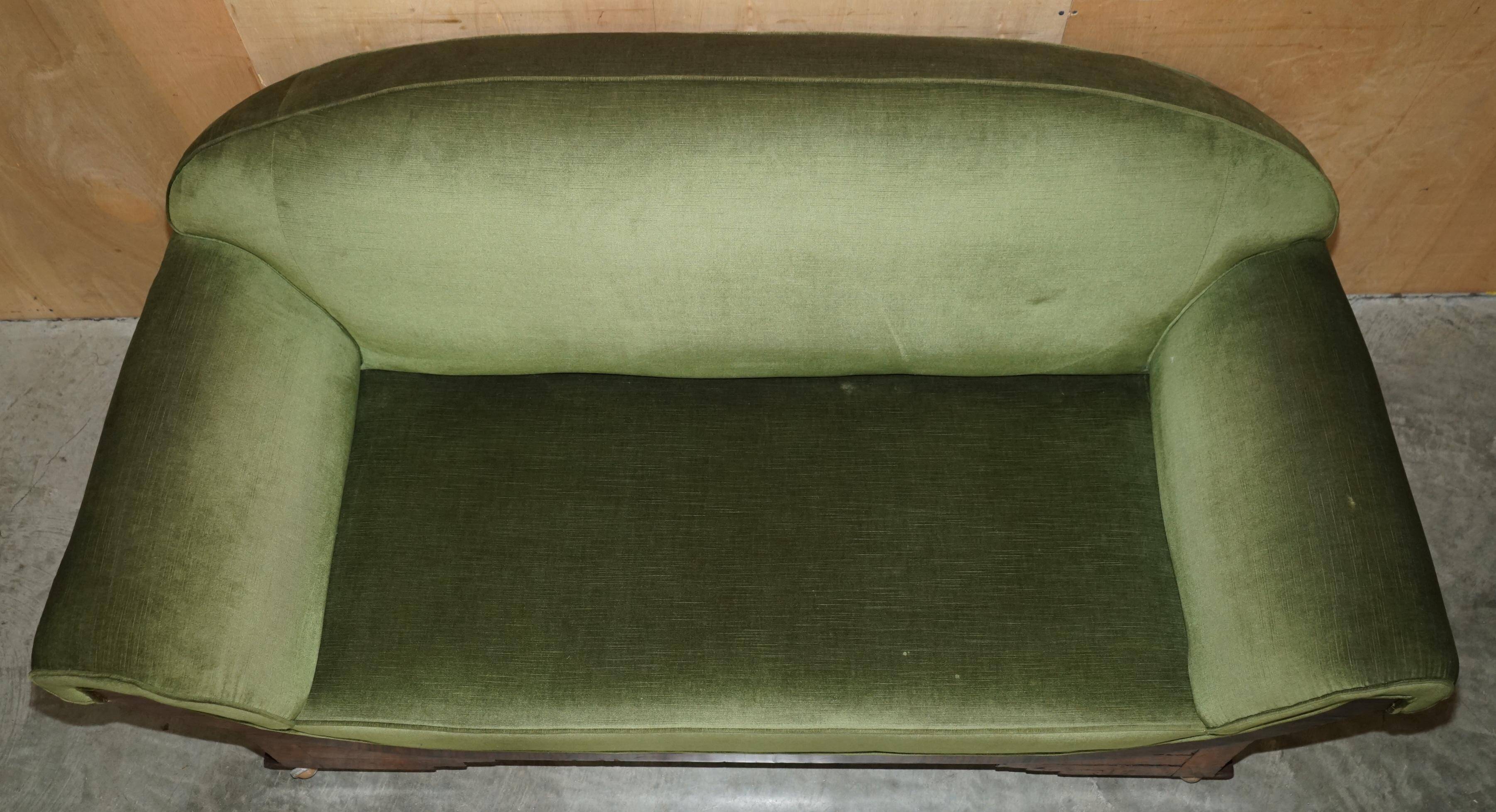 Art Deco Canapé Circa 1920 in Walnut, Cherry and Velvet