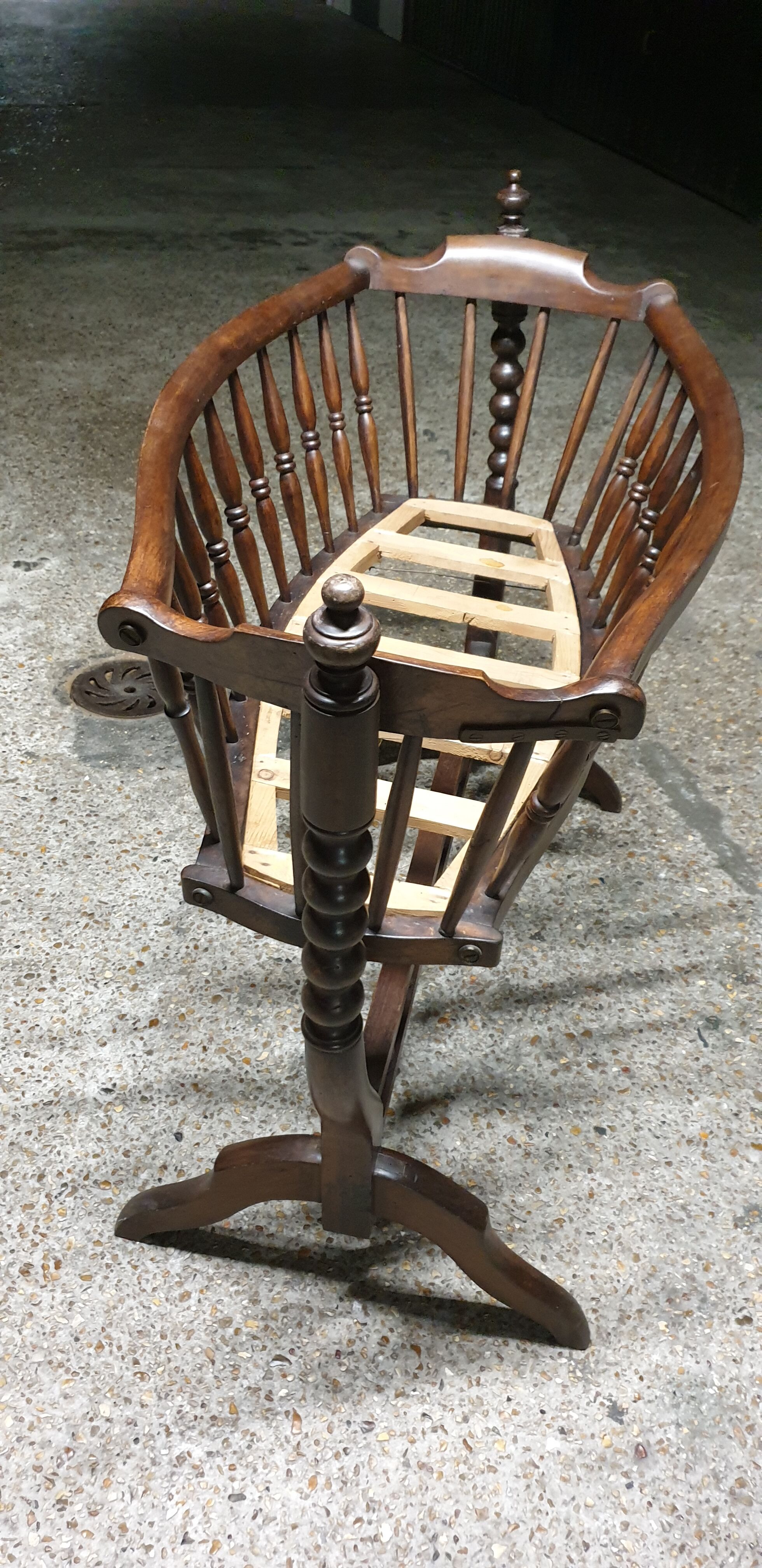 Massive beech cradle crafted XXth