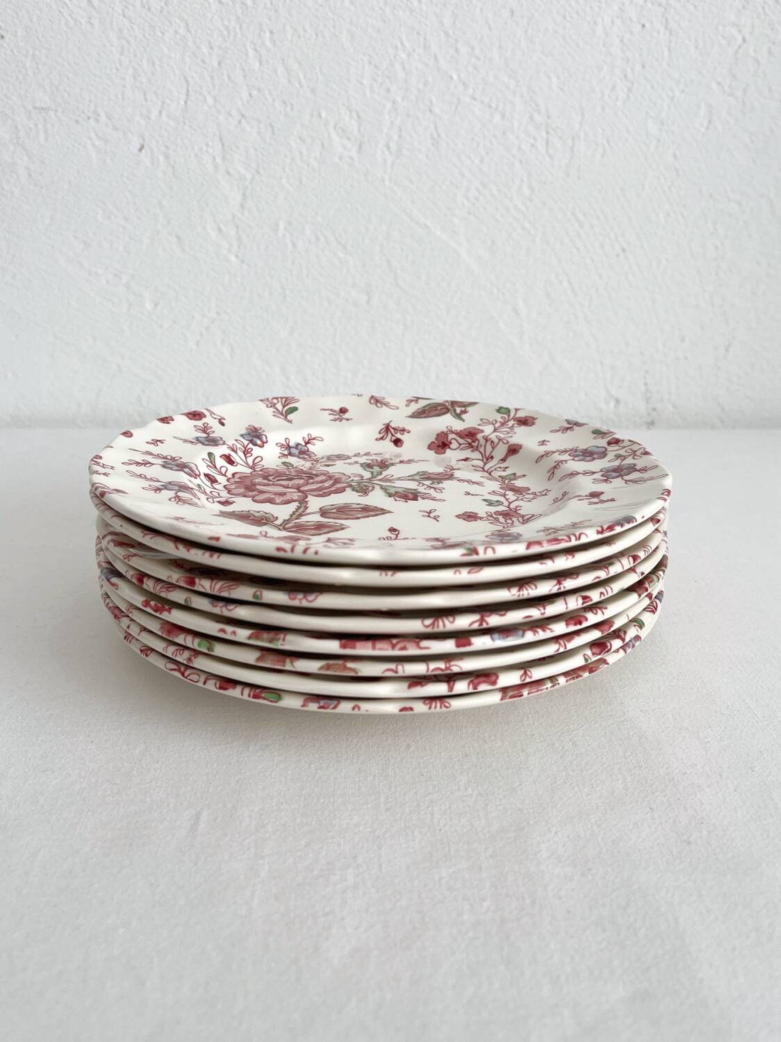 8 Johnson Brothers "Rose Chintz" earthenware dessert plates