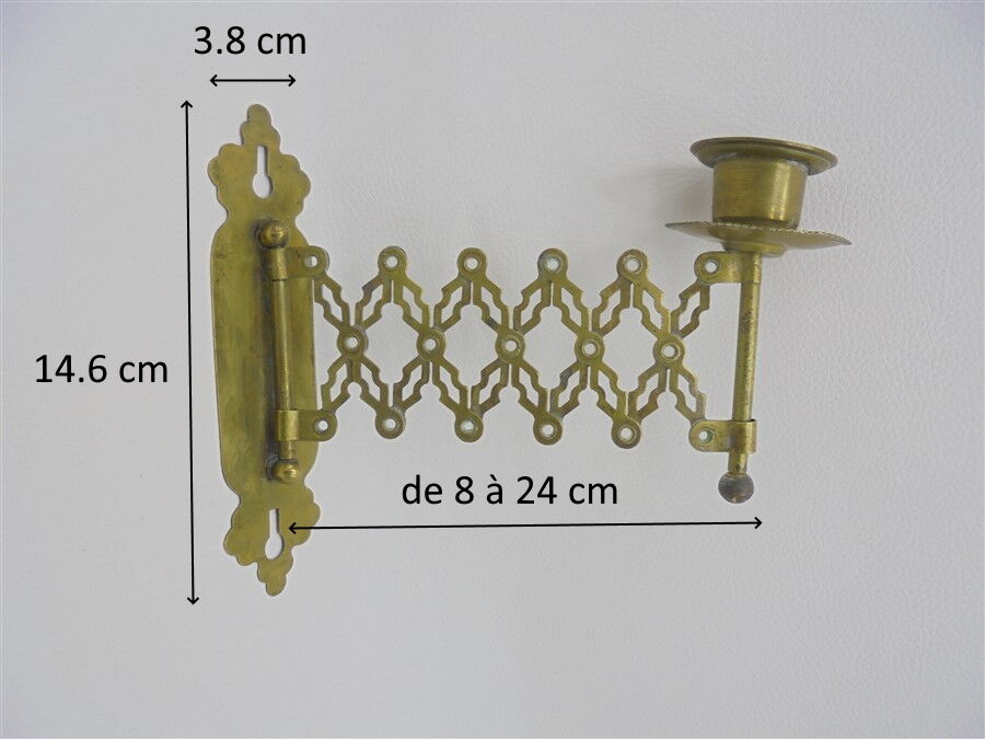 Wall-moving candlestick