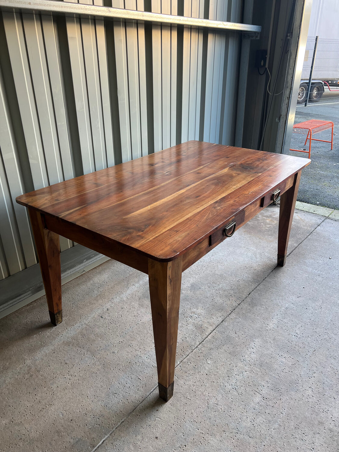 Farm table