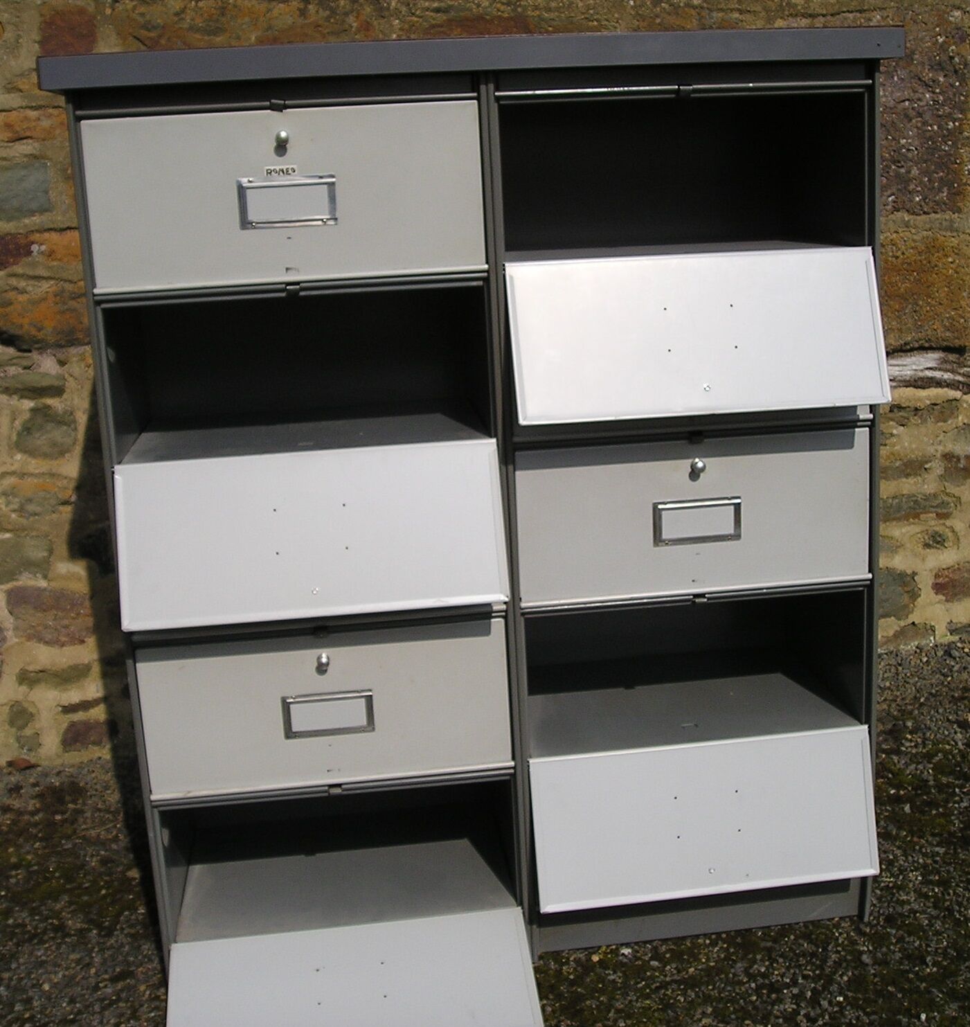 Cabinet with 10 drawers flaps with label holder and roneo buttons