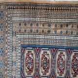 Tapis Vintage Bukhara en Laine, Années 1960, Élégance Traditionnelle