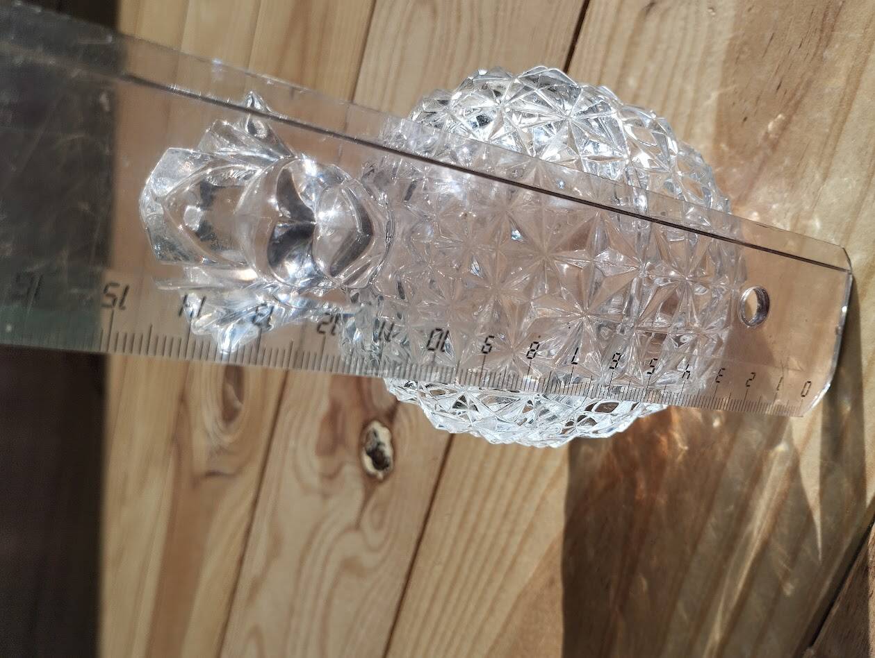 Cut crystal pineapple bonbonnière – Iconic decorative piece