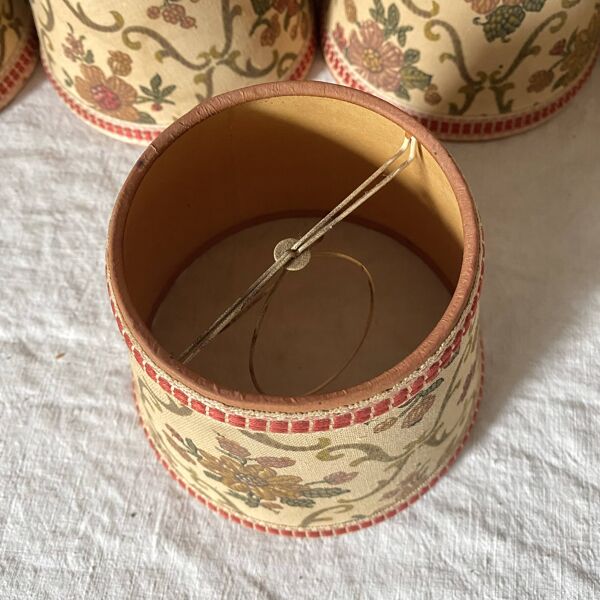 Lot d'abat jours anciens fleuris à clipser