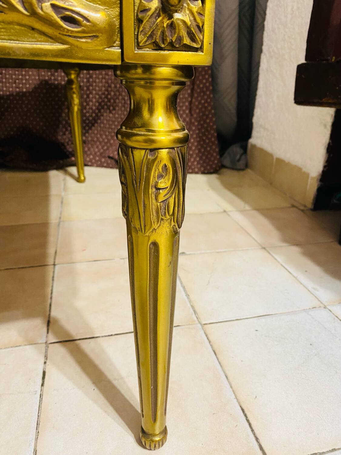 Louis XVI style coffee table – Marble and gilded bronze structure