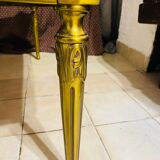 Table basse style Louis XVI – Marbre et structure bronze dorée