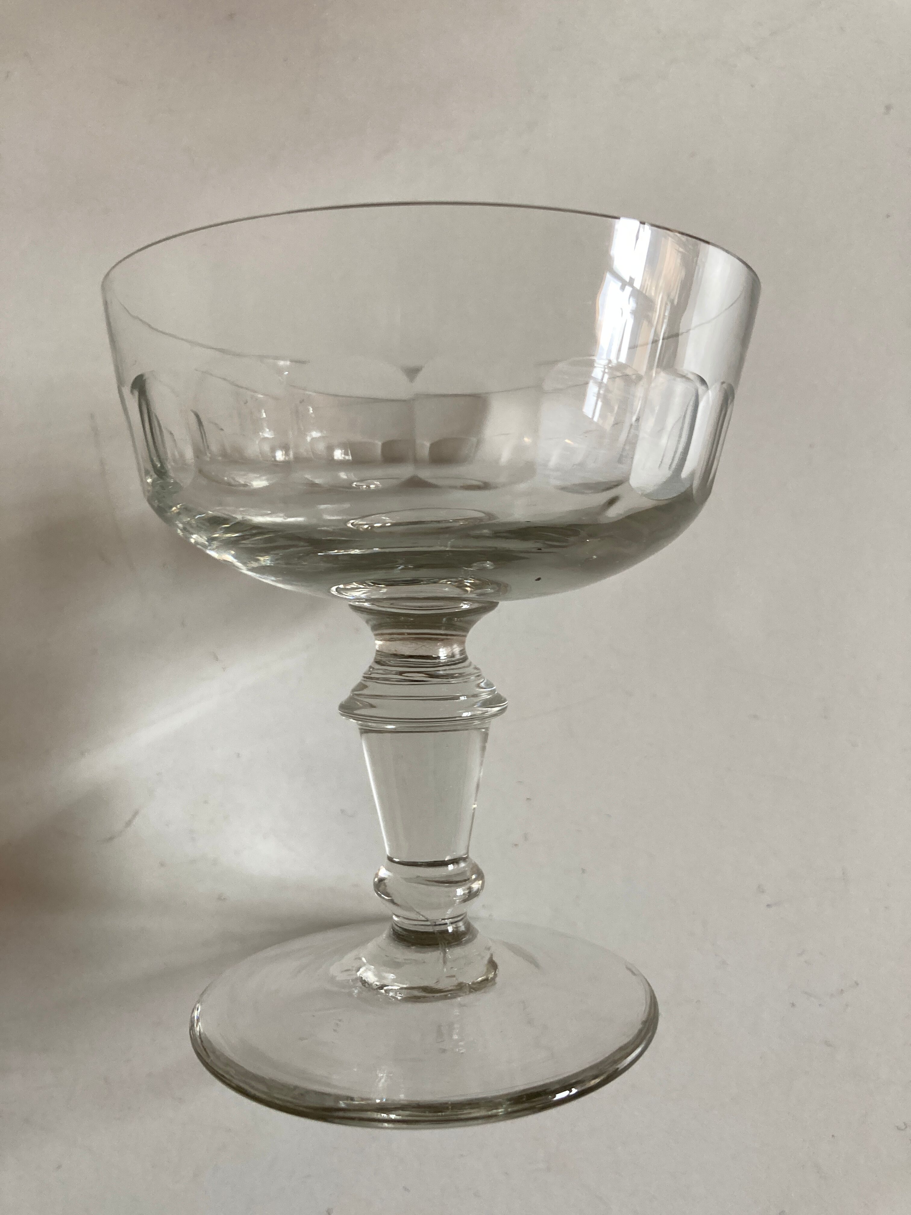 Set of 8 19th crystal crystal glasses with matching flat ribs
