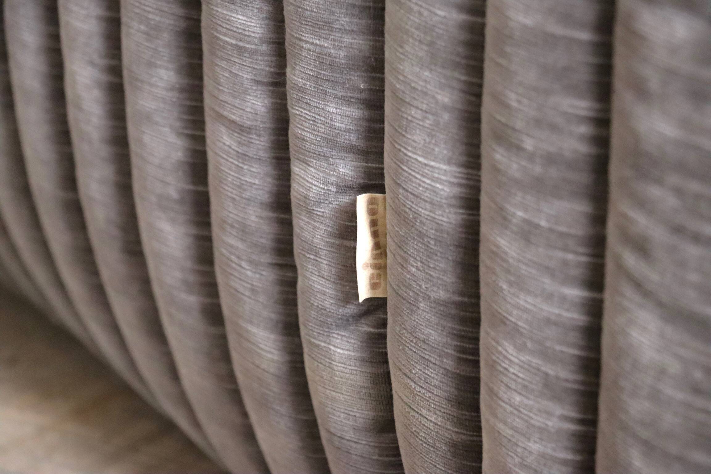 Canapé trois places original Cinna Sandra en velours par Annie Hieronimus, France années 1970