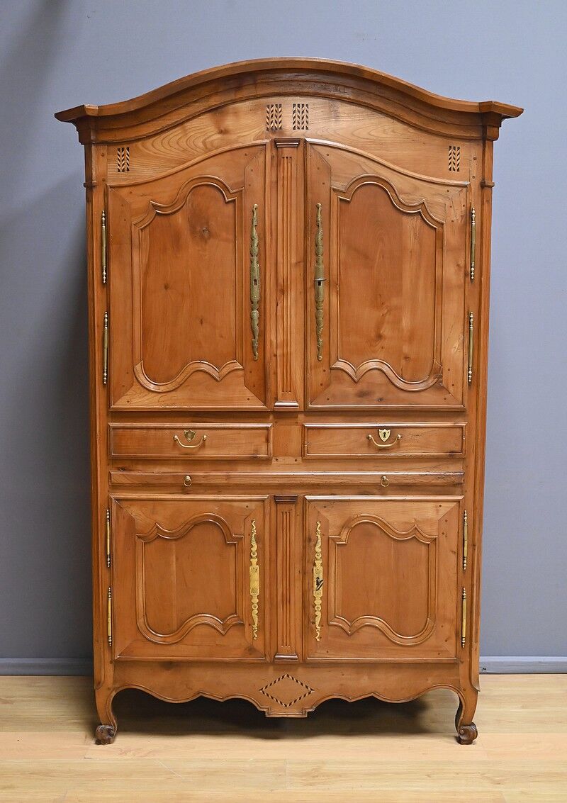 4-door cherry wood cabinet, regional work, Louis XV style – first part of the 19th century