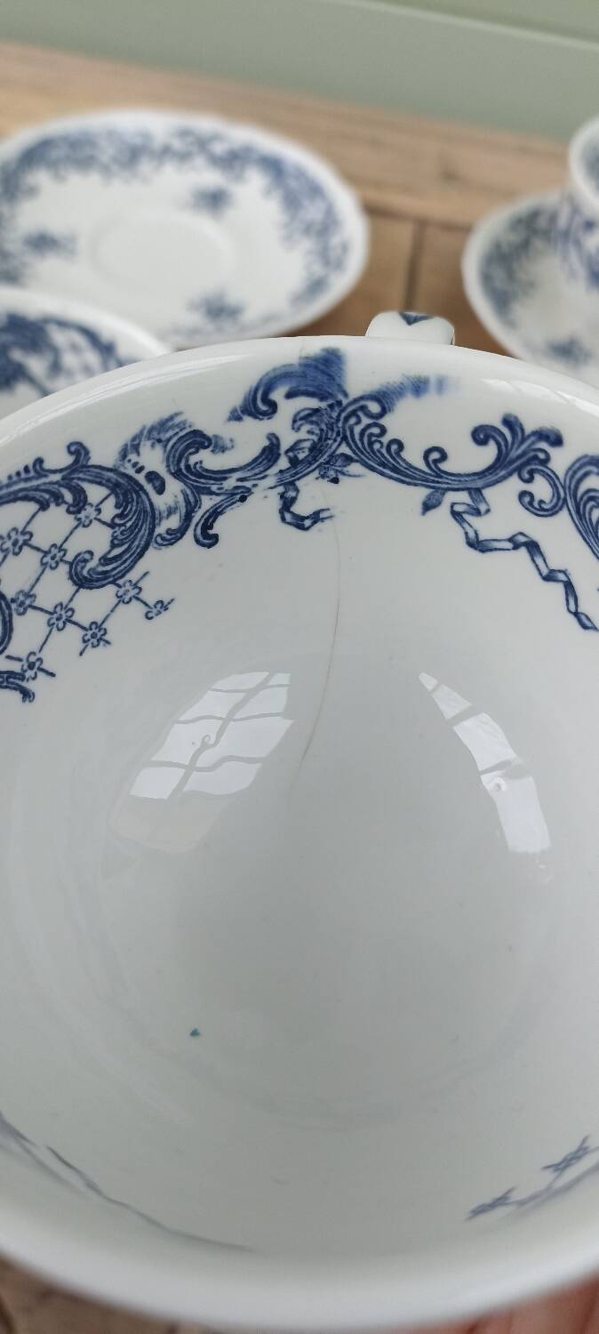 6 tea cups and saucers
