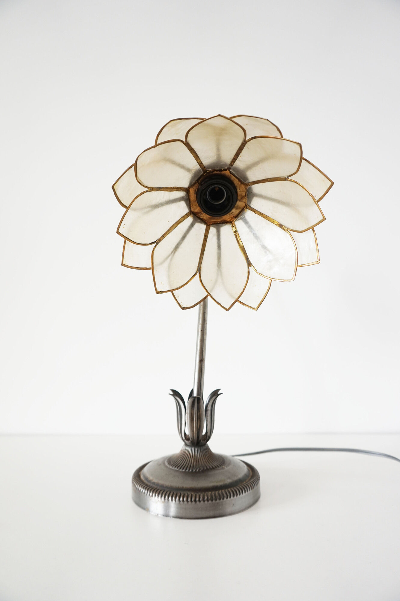Metal flower lamp and ancient mother-of-pearl