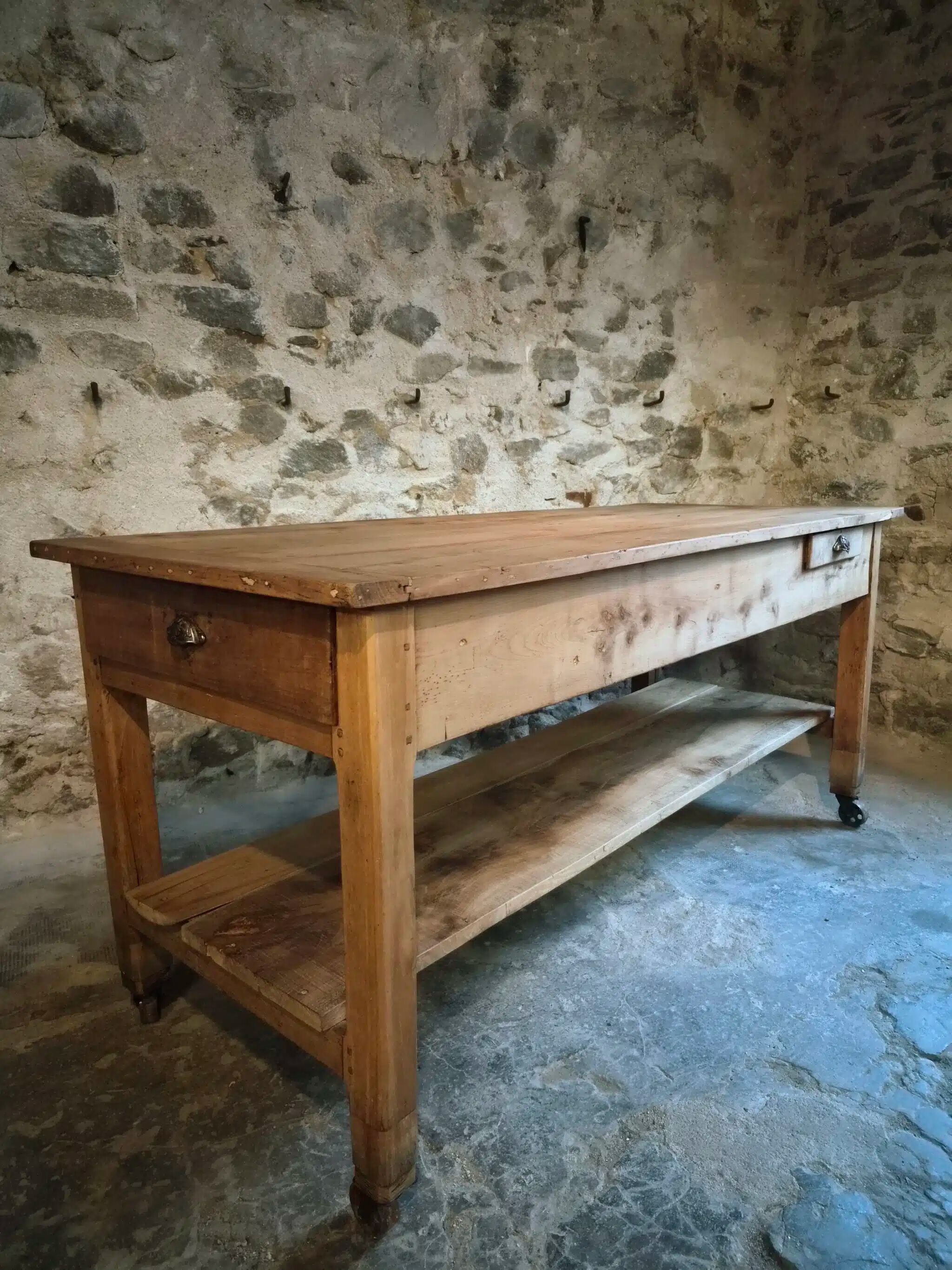 Îlot de cuisine ancien en bois de cerisier avec 3 tiroirs