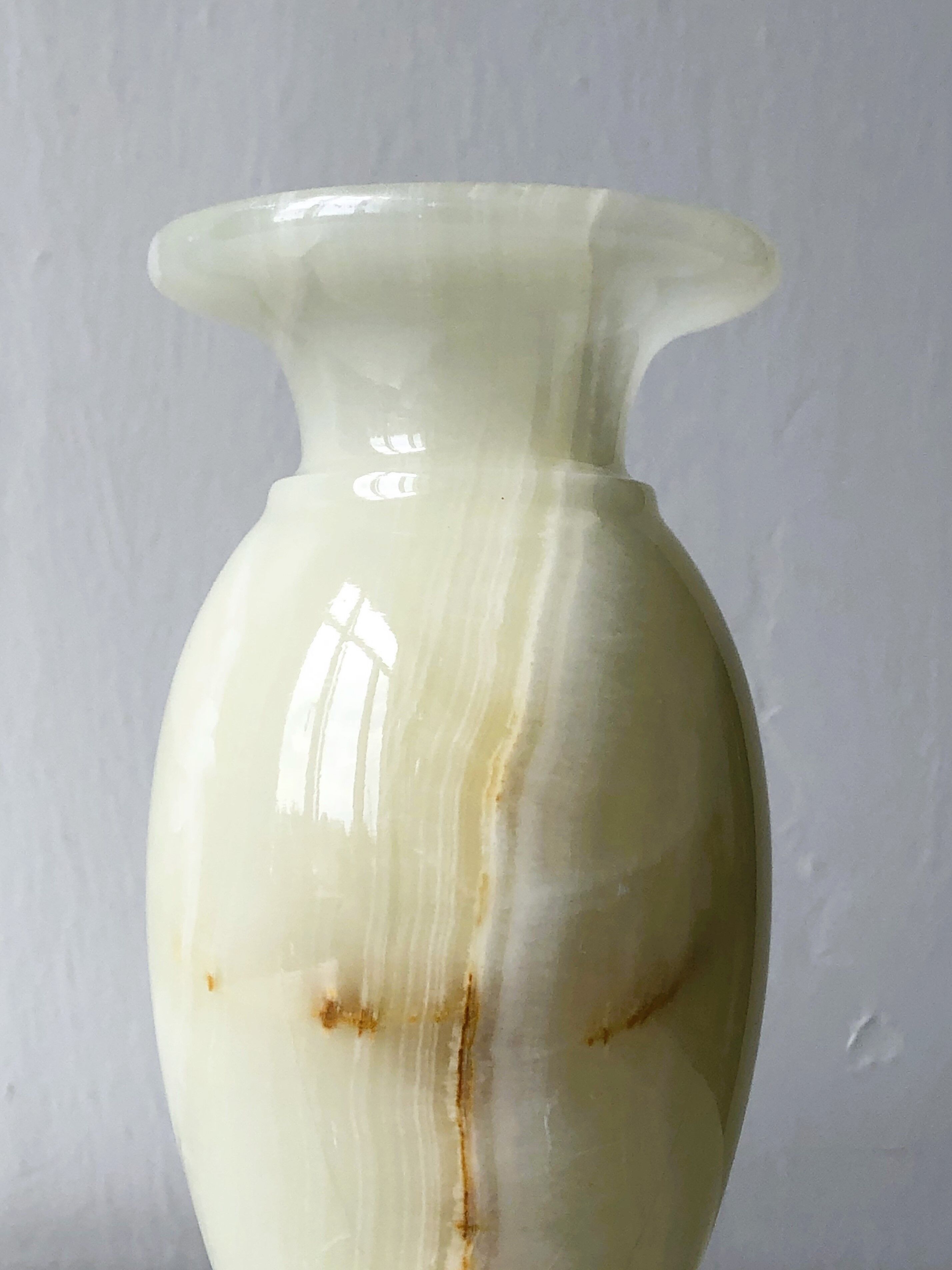 Vase en marbre albâtre onyx