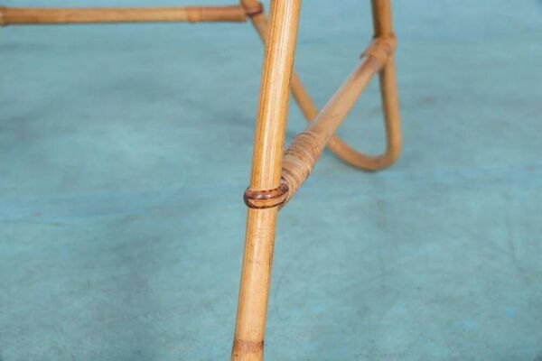 Table basse en rotin vintage des années soixante, table d'appoint en rotin bohème.