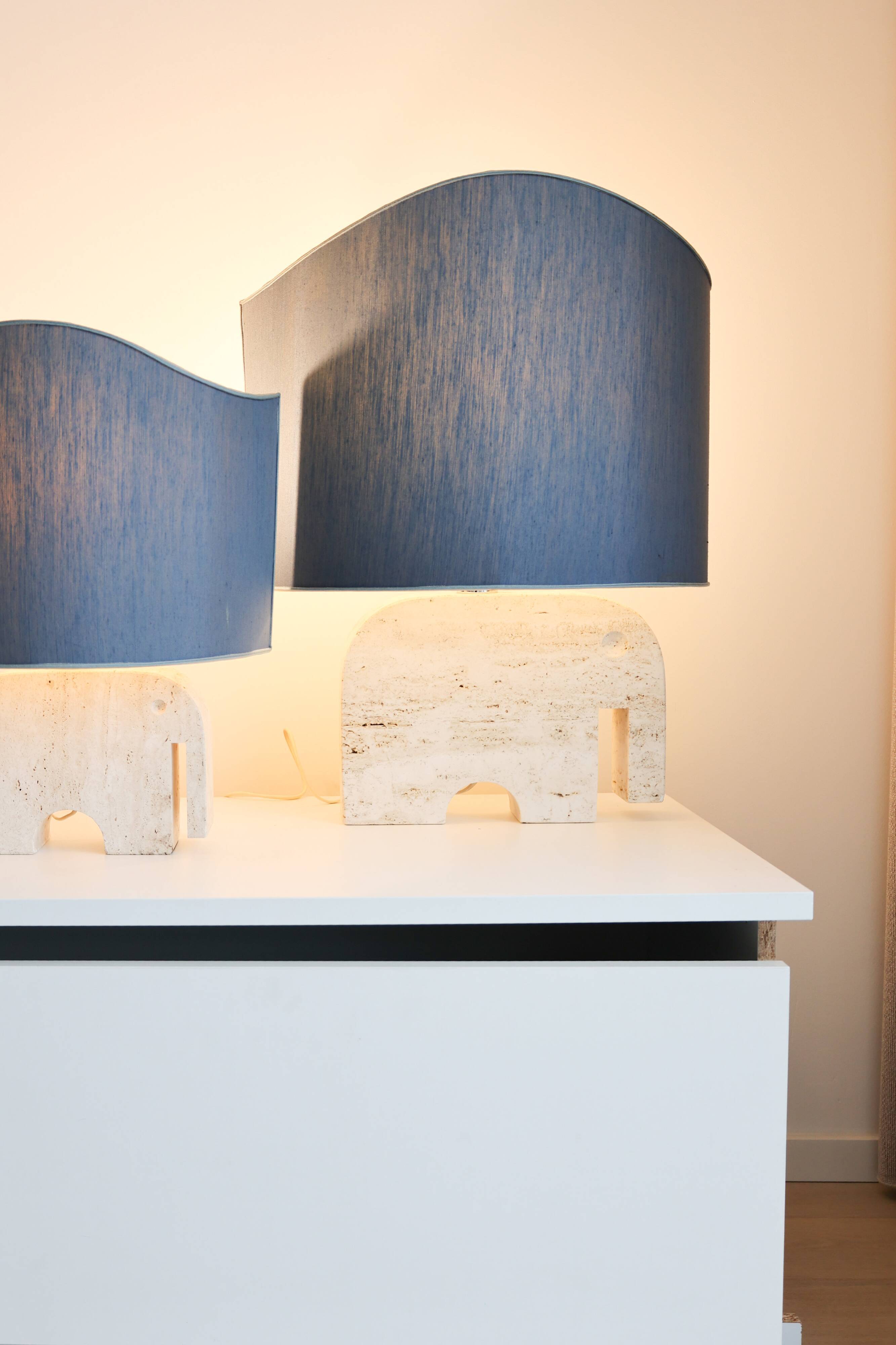 Paire de lampes de table en travertin en forme d'éléphant, signées Fratelli Mannelli, années 1970, Italie
