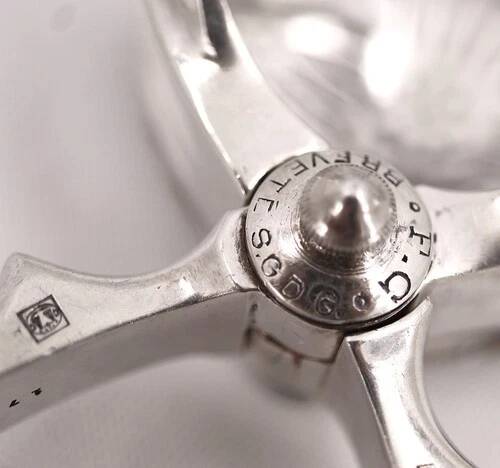 Christofle patented lemon squeezer in silver-plated metal, excellent condition.