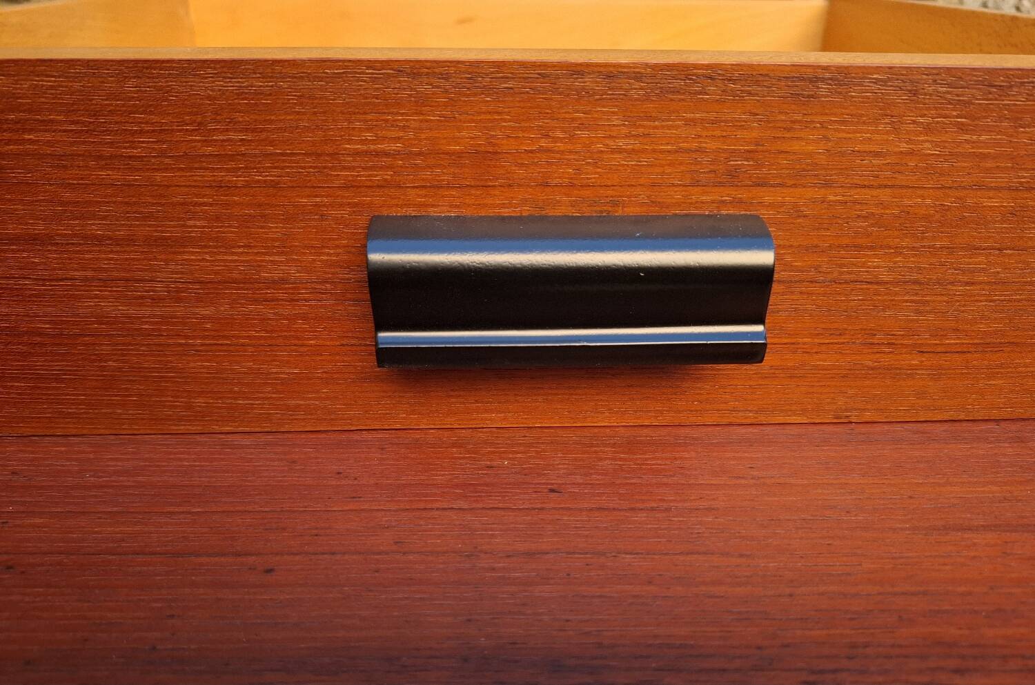 Modernist chest of drawers
