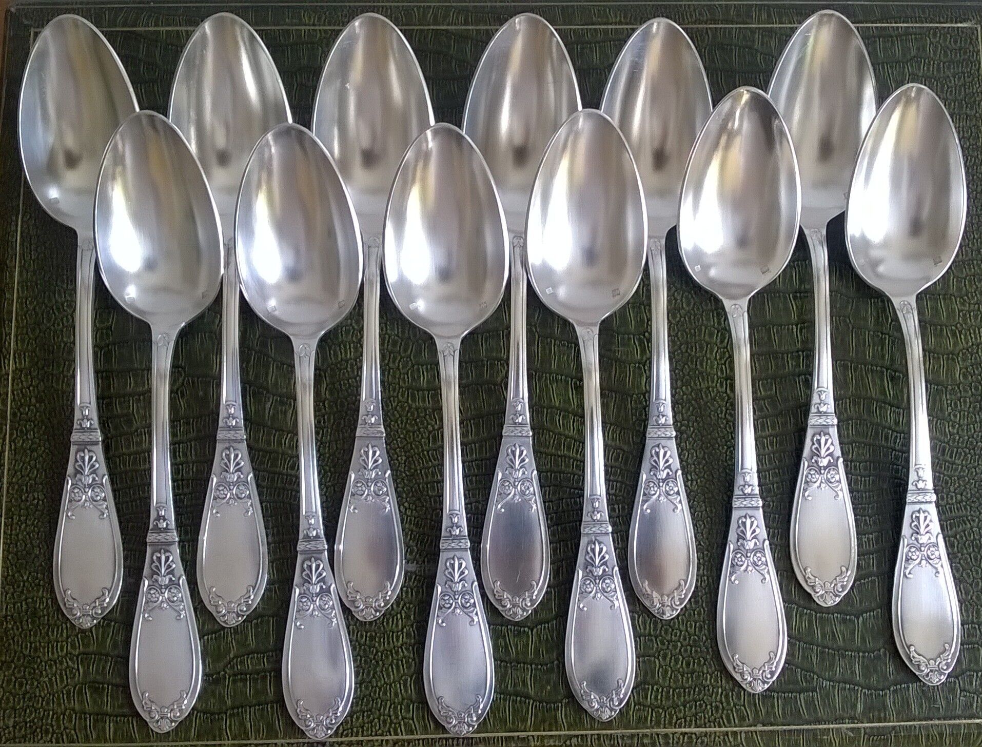 Silver metal housewife Goldsmith Perrin in Paris composed of 37 pieces