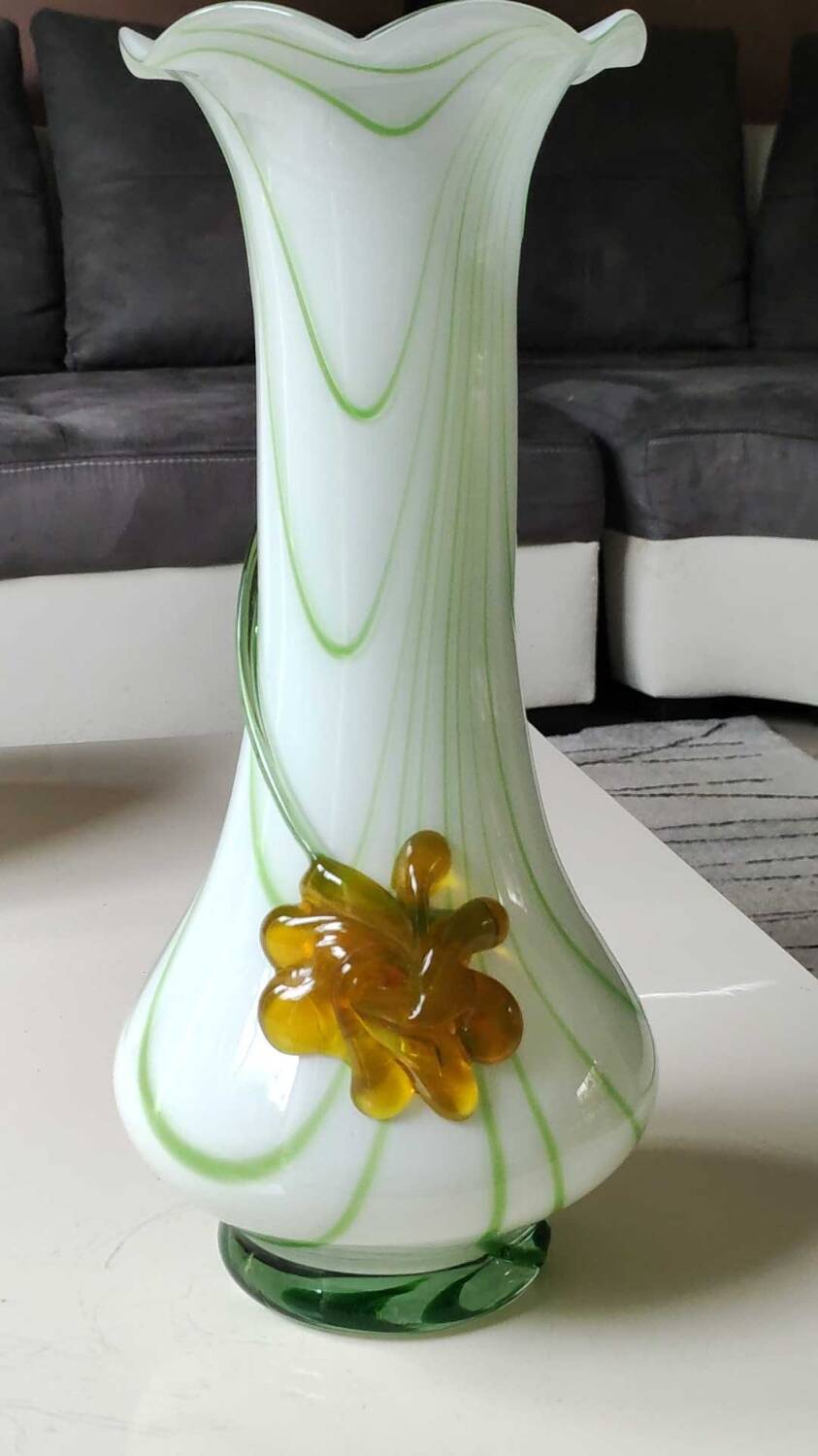 Large Venetian Vase in blown Art glass/Murano. Embossed amber-colored floral pattern. High 35 cm