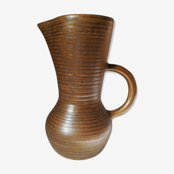 Pitcher has water in sandstone years 50/60