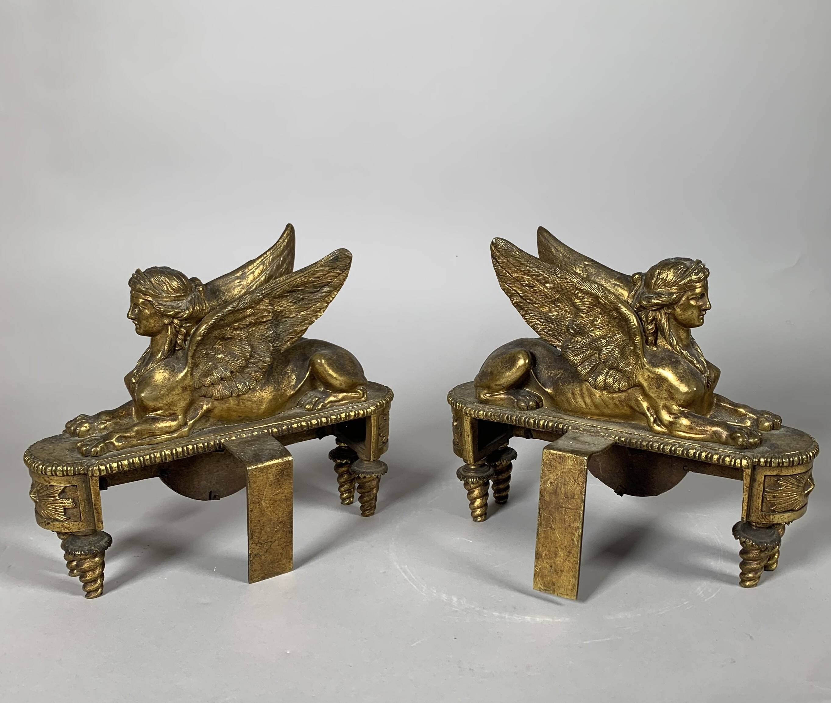 Paire De Chenets Aux Sphinges d'époque Directoire XVIIIème Siècle Attribué