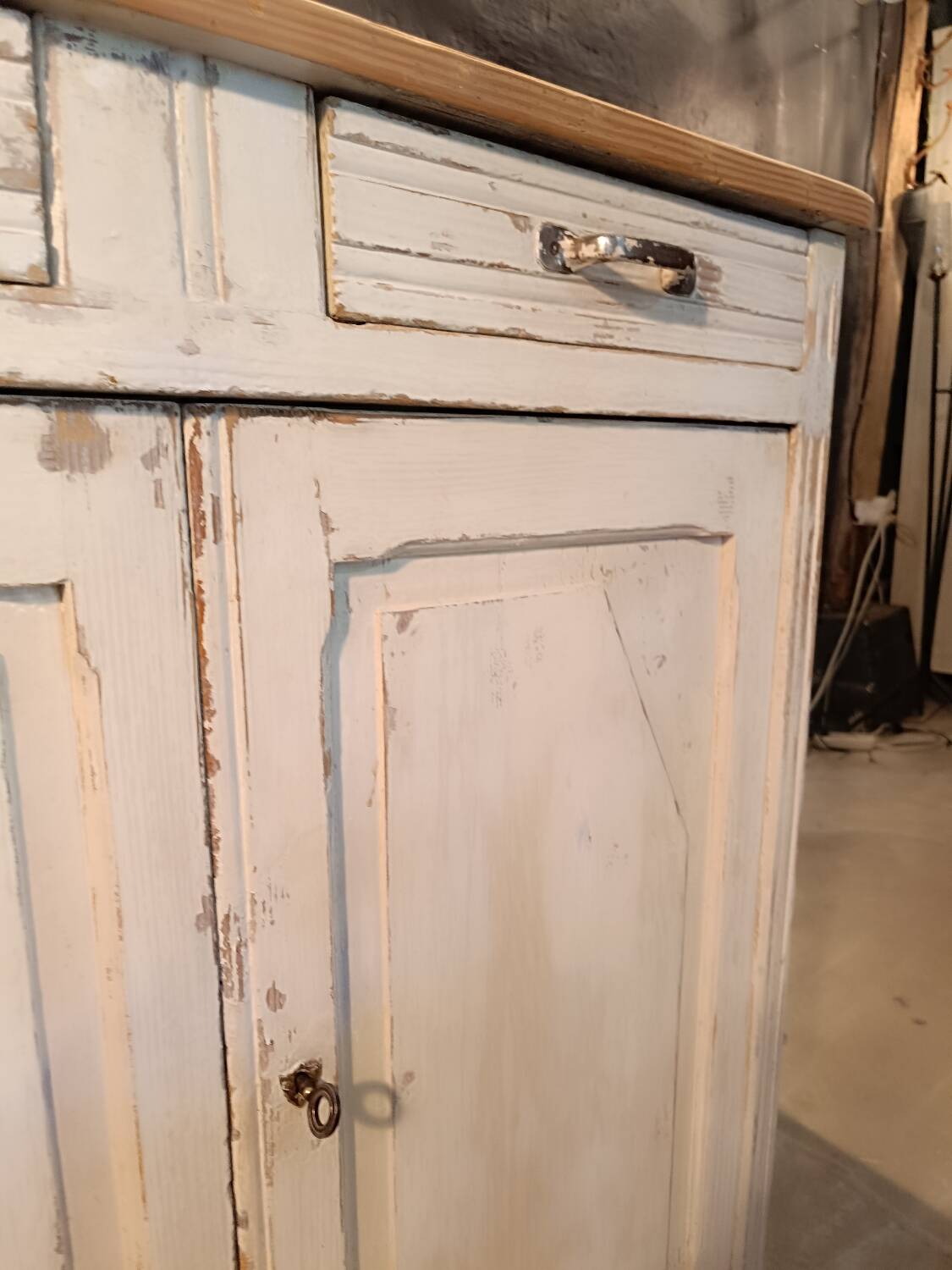 Buffet parisien patiné