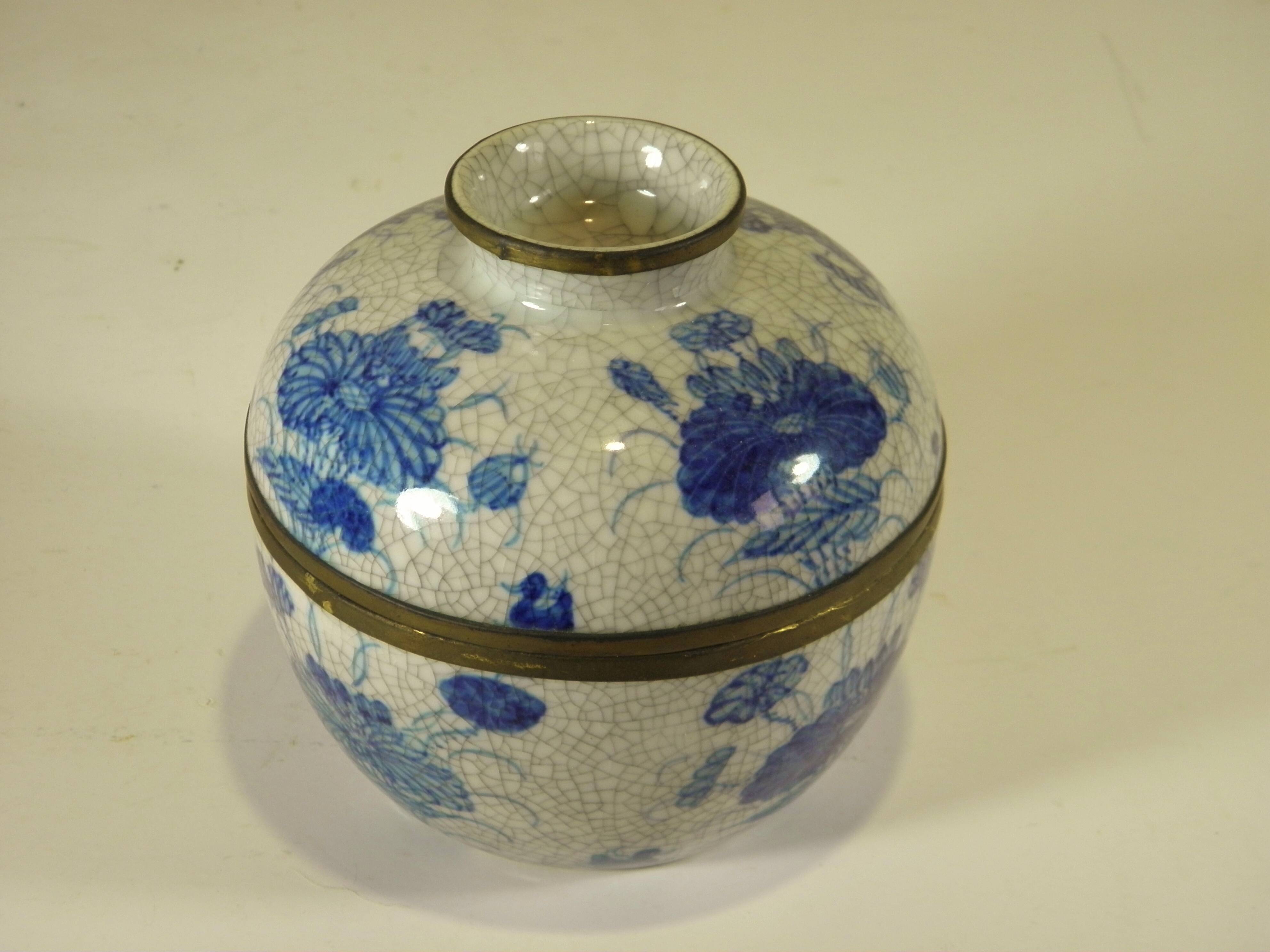 Cracked porcelain chinese pot