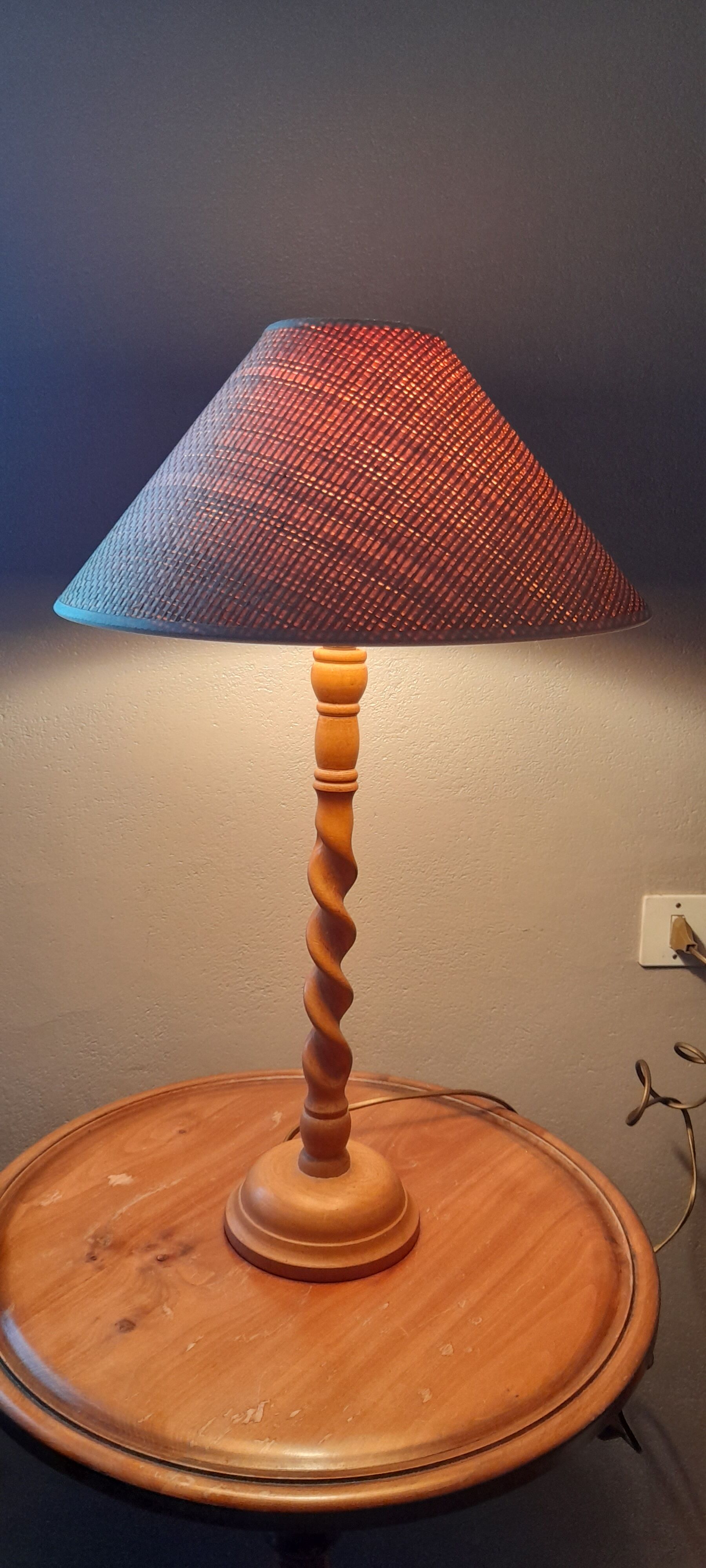 Table lamp in braided blond wood, braided rattan lampshade, 70 years