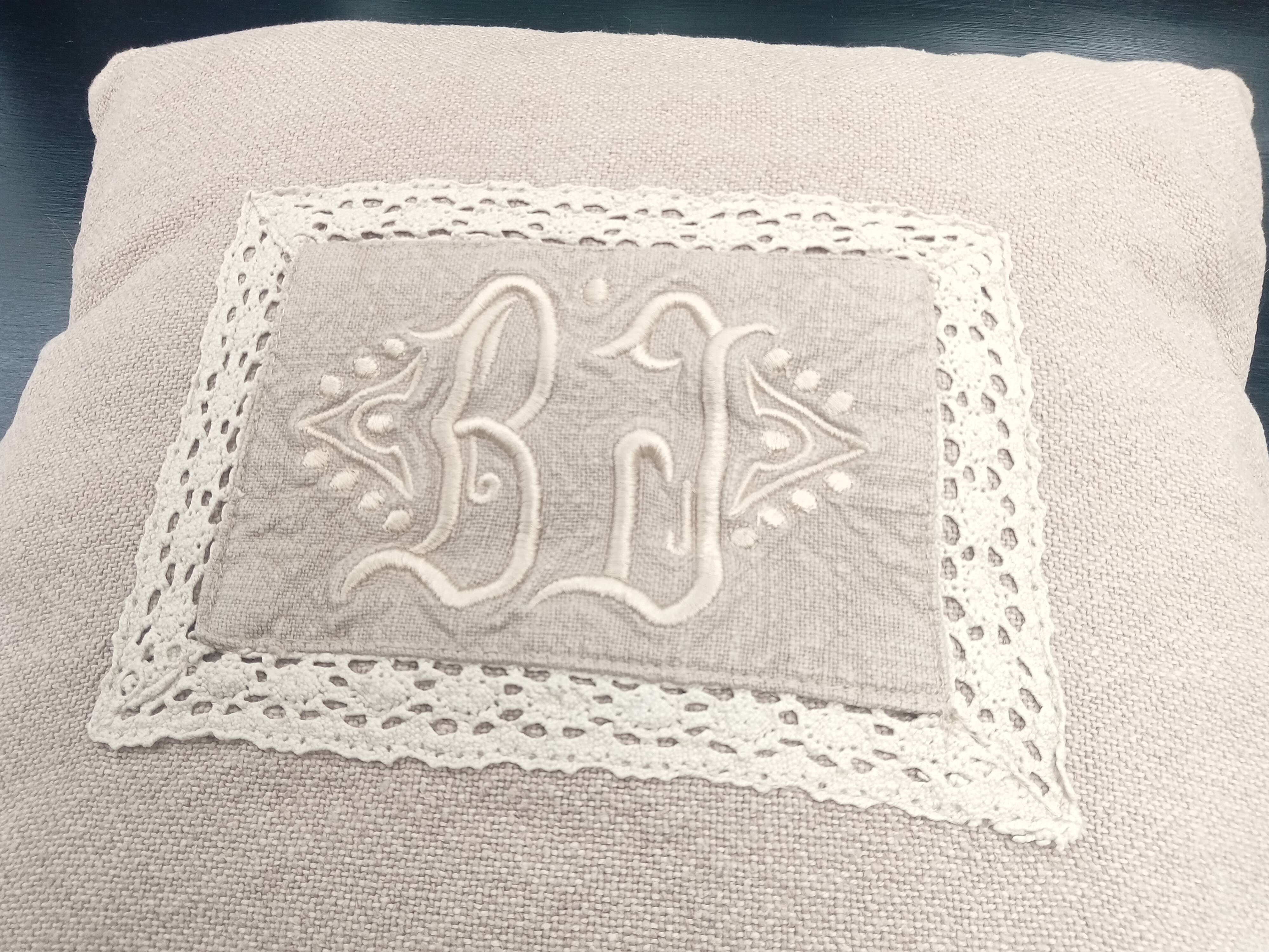 Lace cushion / Monogram