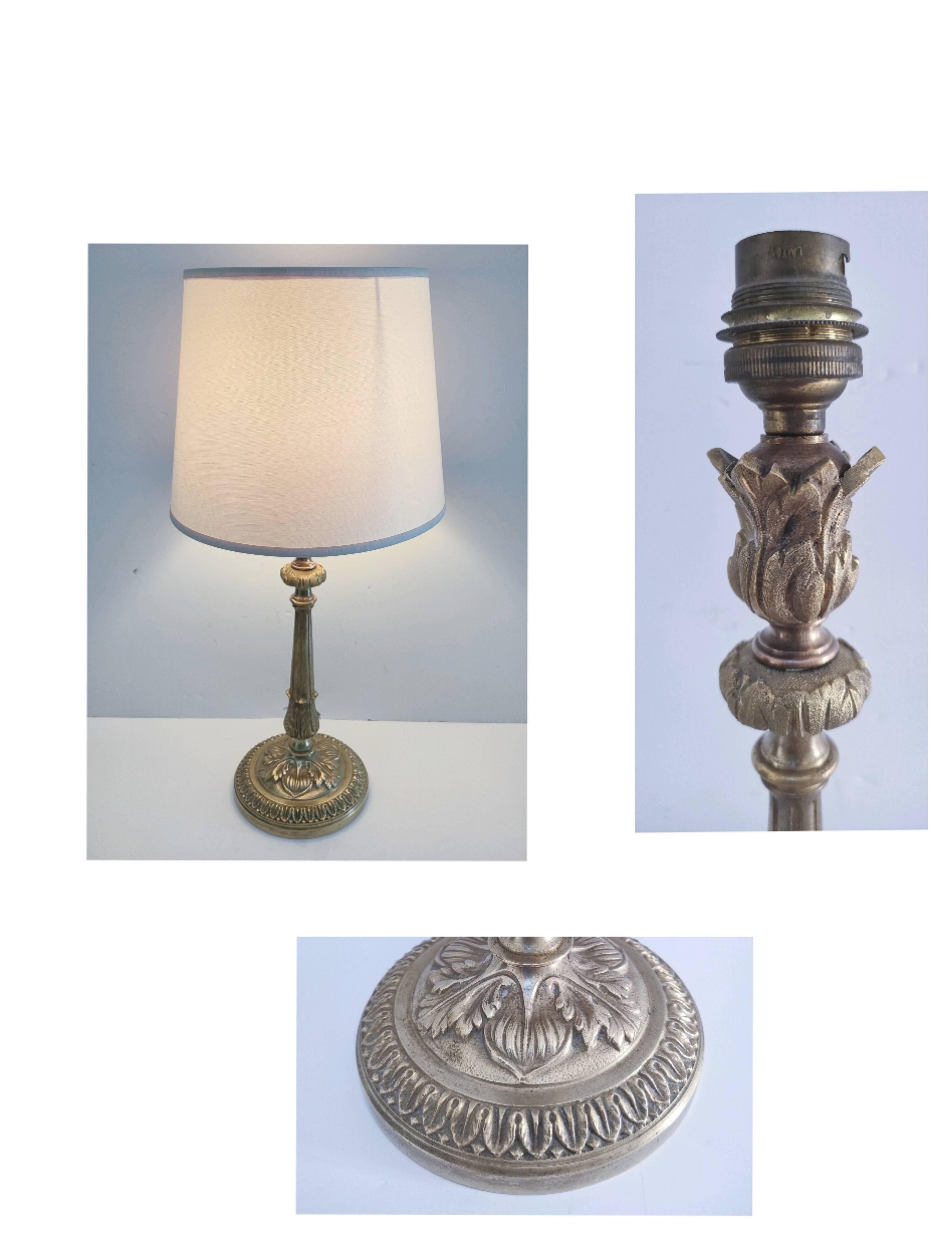 Pied de lampe bronze décor feuillagé