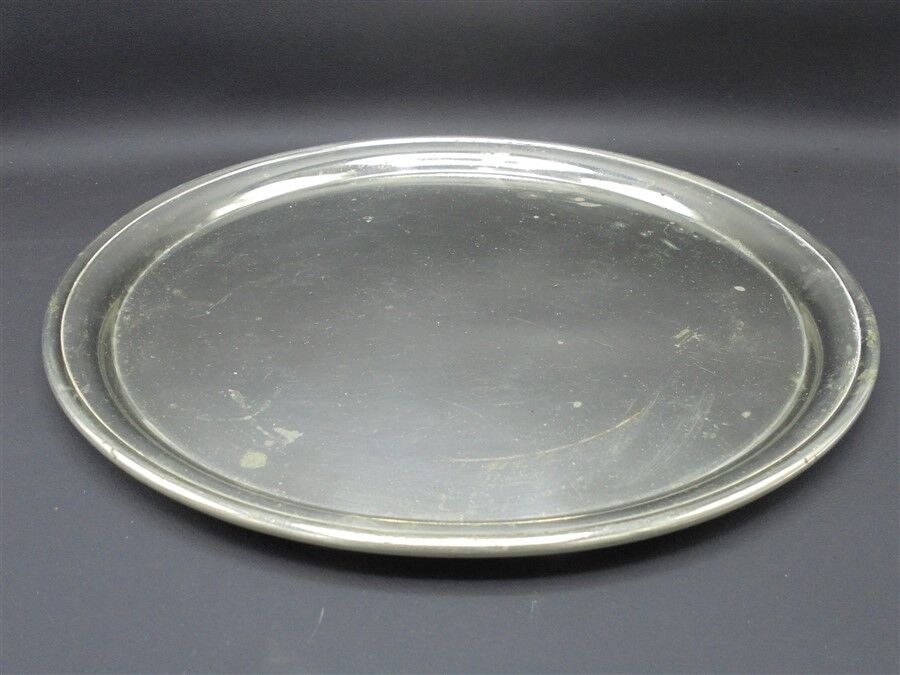 Round serving tray