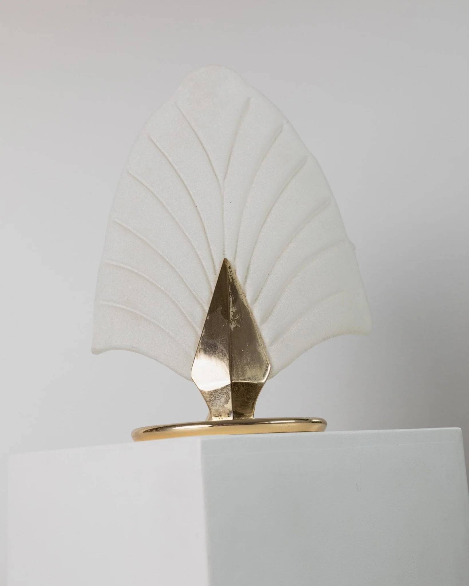 Vintage Murano glass table lamp – leaf-shaped shade with a gold metal base – Italy 1980s