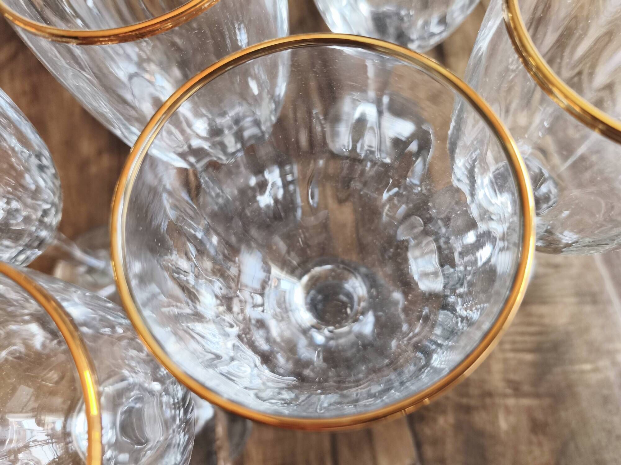 Set of 6 vintage white wine glasses with scrolled rim and gold rim