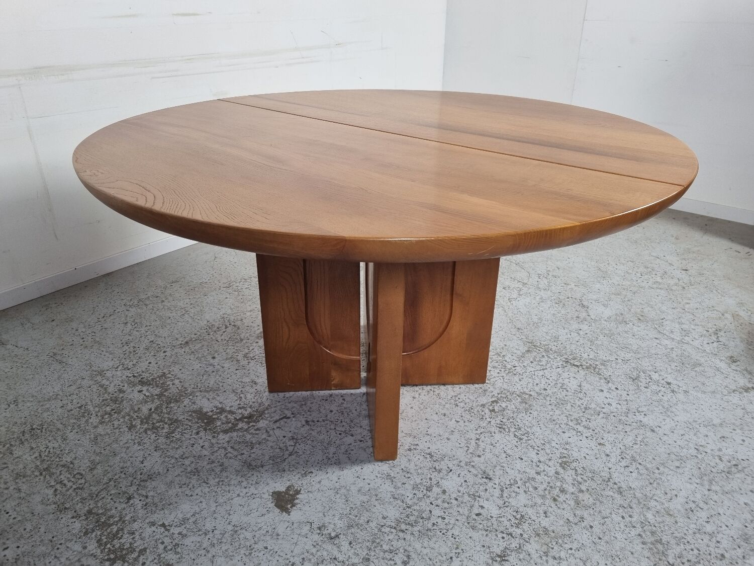 Table à manger en orme de Luigi Gorgoni années 80