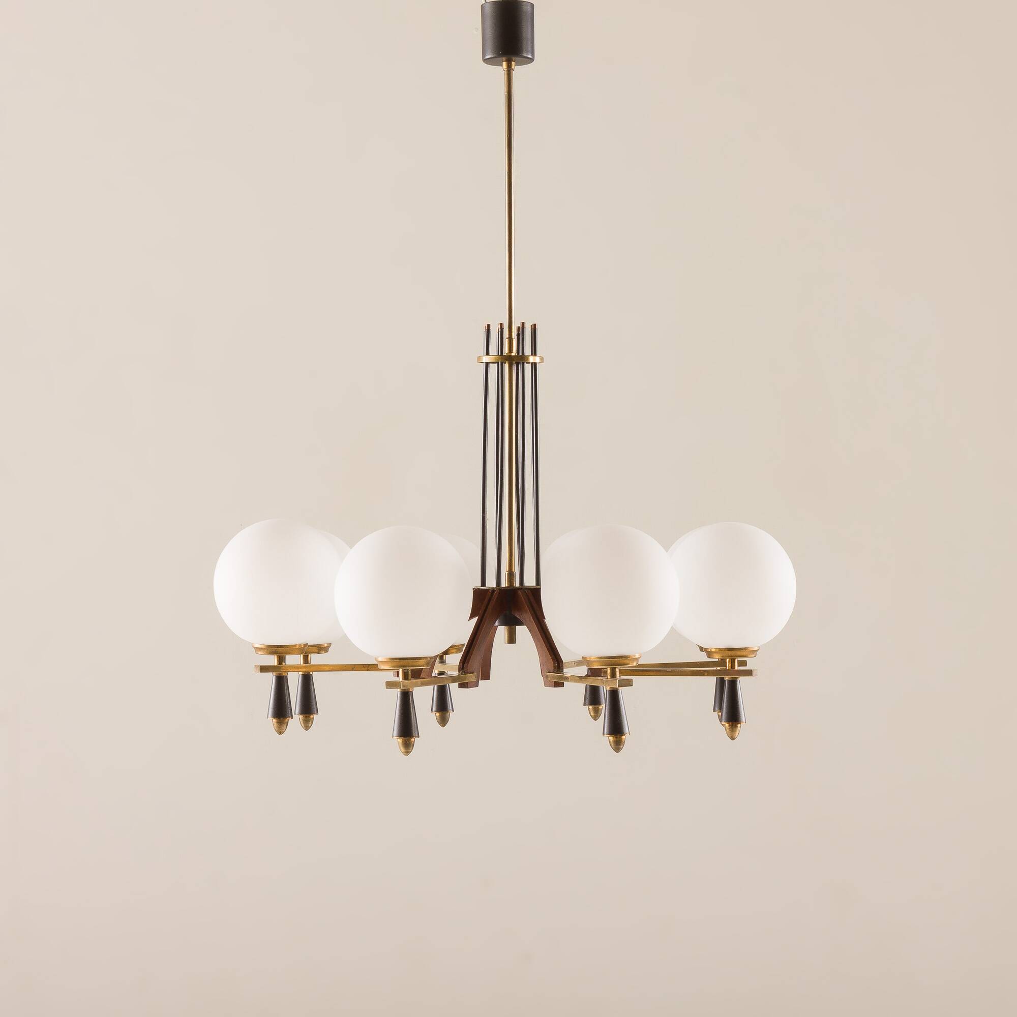 Italian mid-century chandelier in brass and teak, 1960s