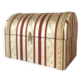 Vintage box in wood, fabric and golden cardboard