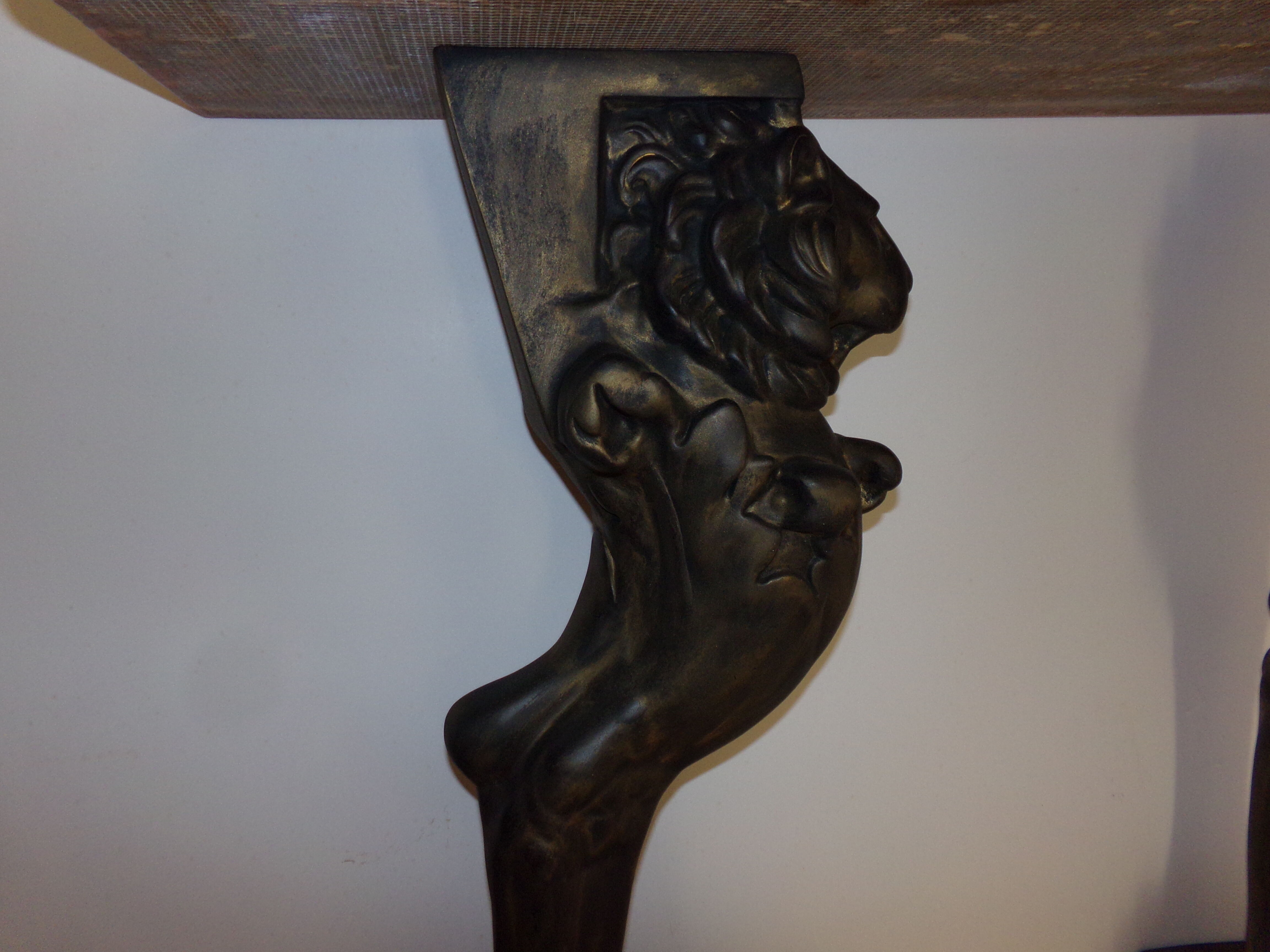 Console en marbre sur pieds lions