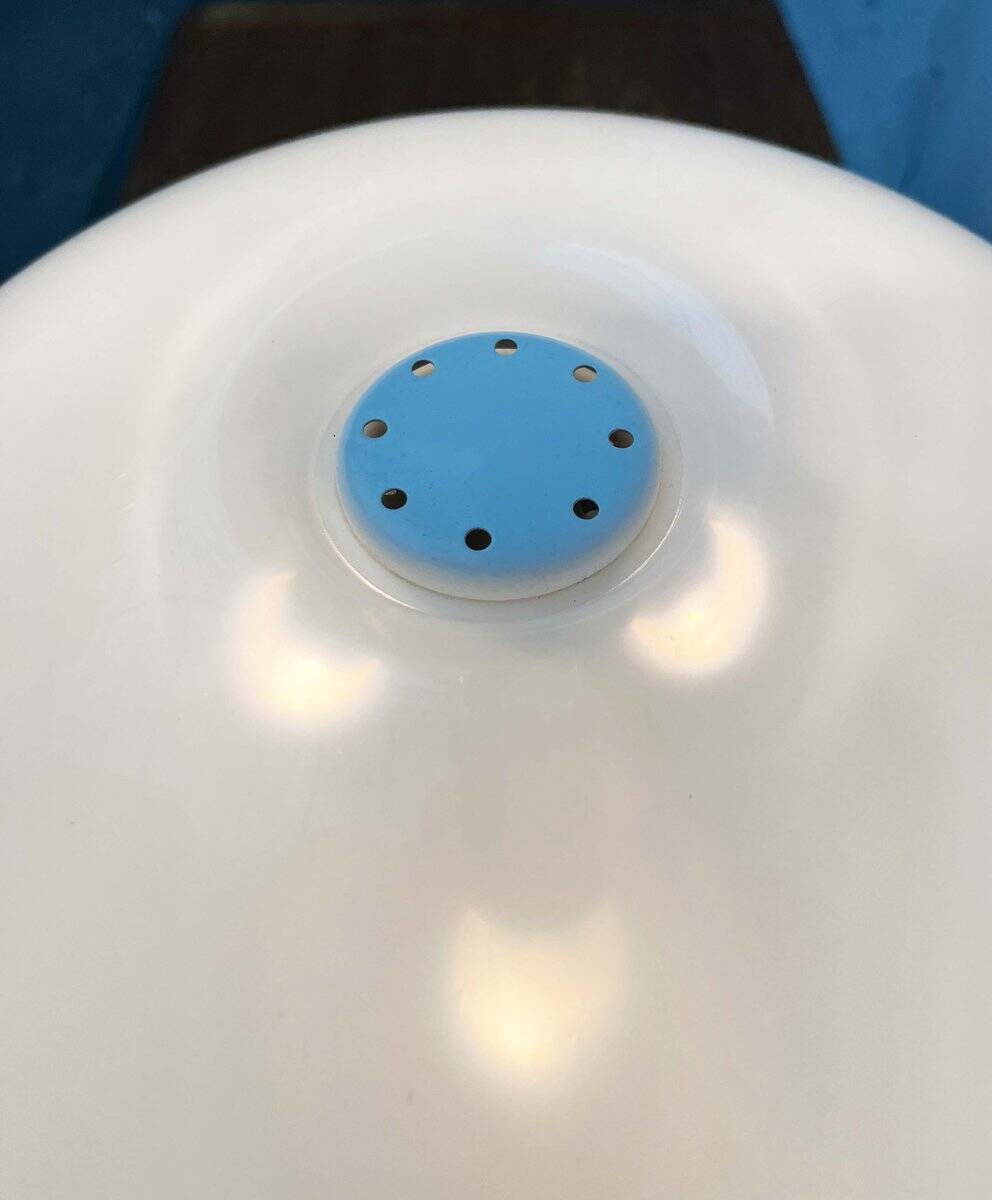 Lampe de table italienne de style mid-century moderne de l'ère spatiale par Luigi Massoni pour Guzzini, années 1960.
