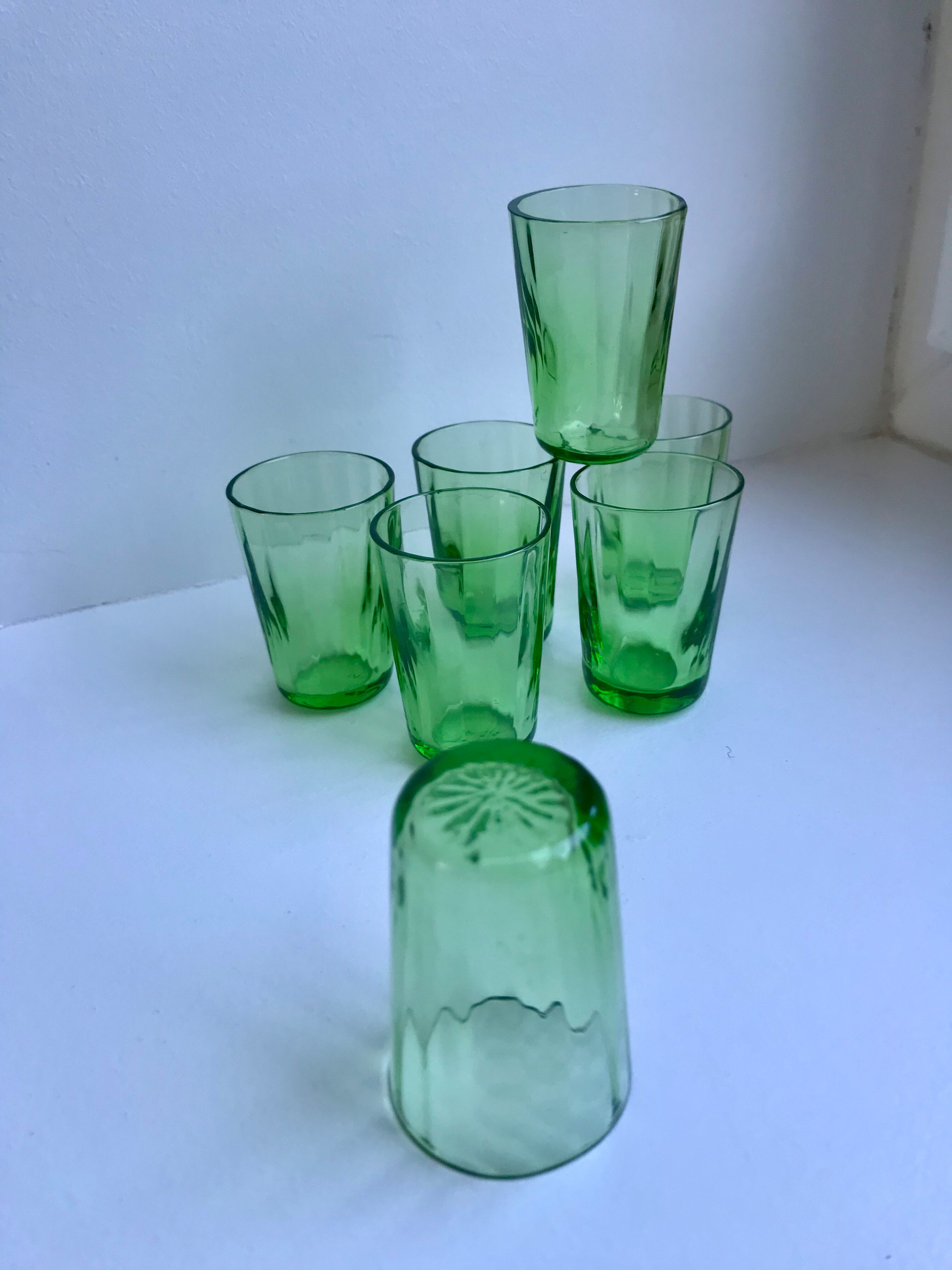 Set of 7 green glass liquor glasses 60s-70s