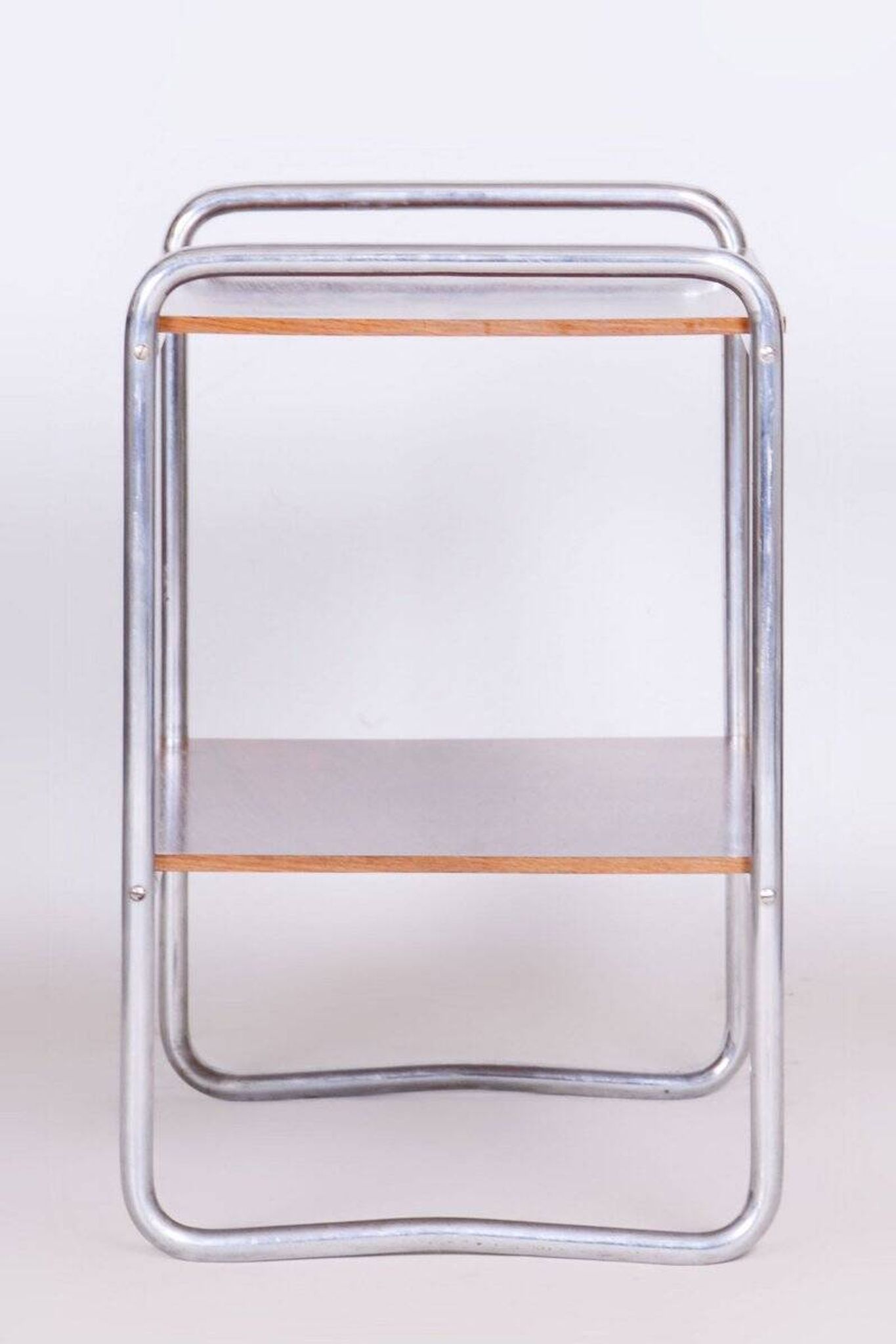 Table d'appoint Bauhaus tchèque en noyer et acier chromé, années 1930