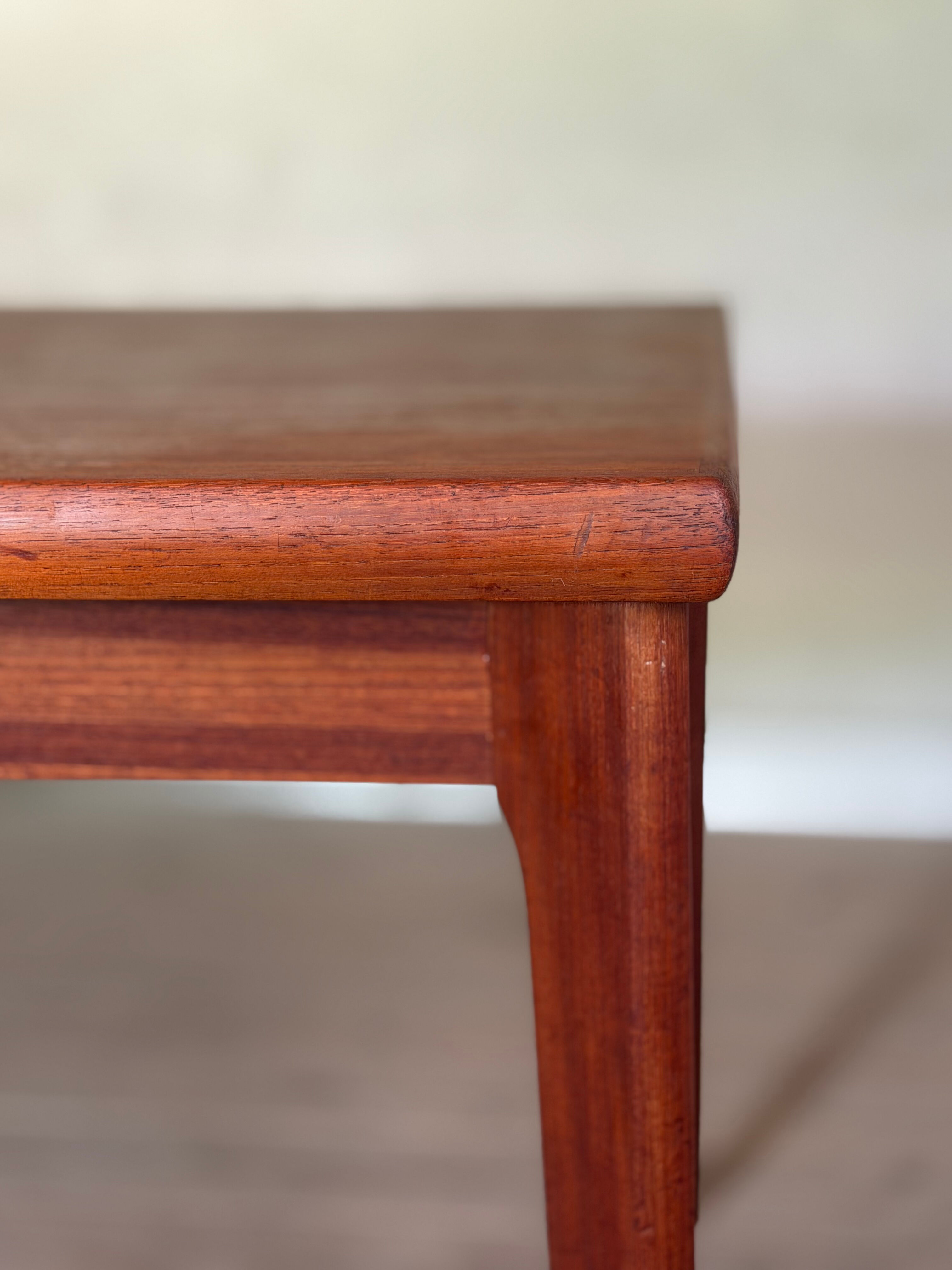 Table rectangulaire scandinave vintage en teck