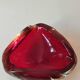 Cendrier/Vide poche en verre d Art soufflé Murano/Italie. Couleur rouge rubis/ambre