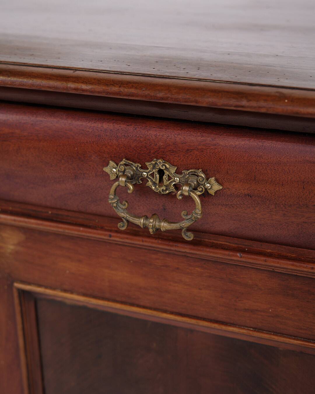 Low antique sideboard - hand polished mahogany - fixed shelves - 1880s