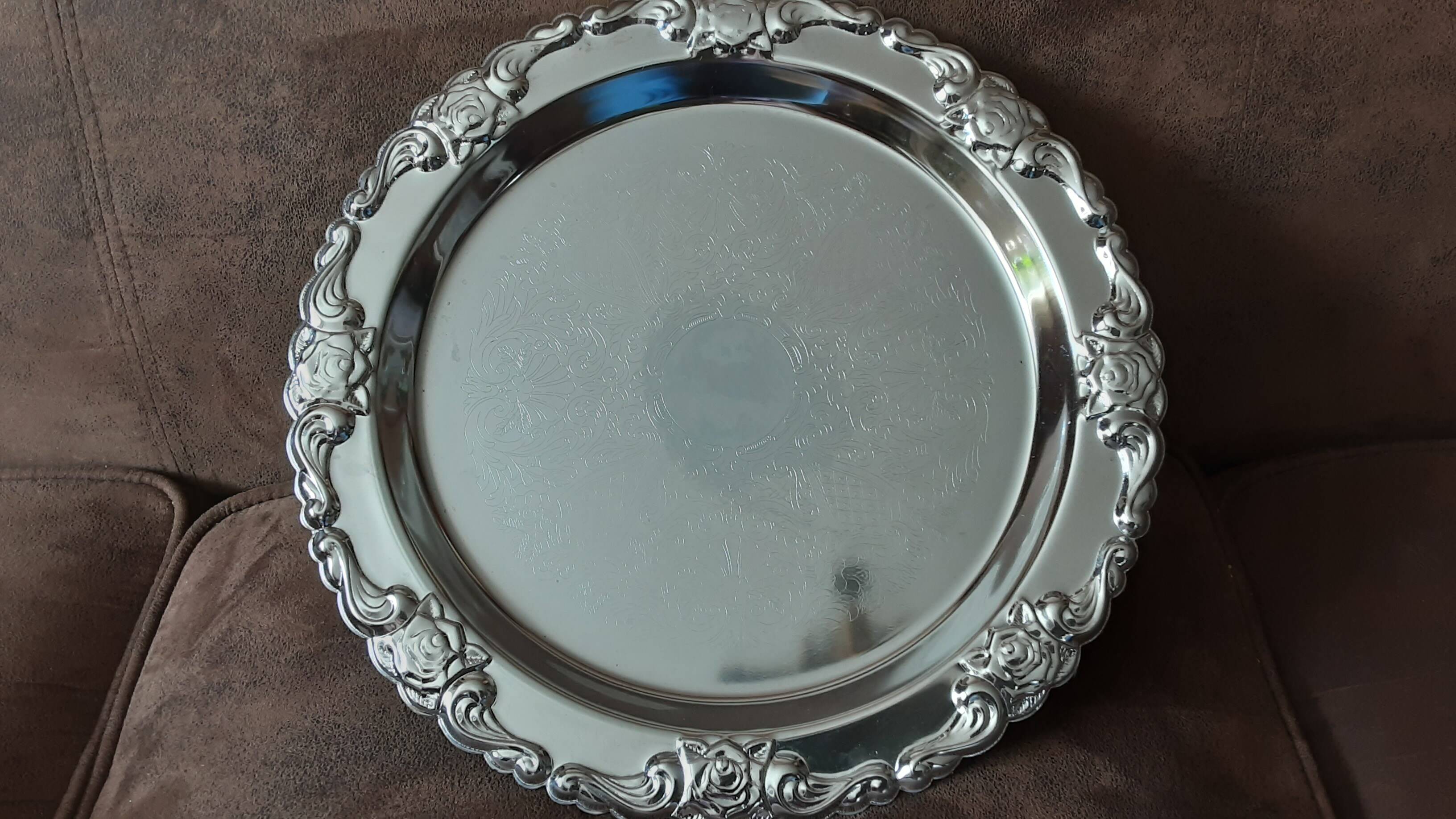 Silver-coloured metal plate
