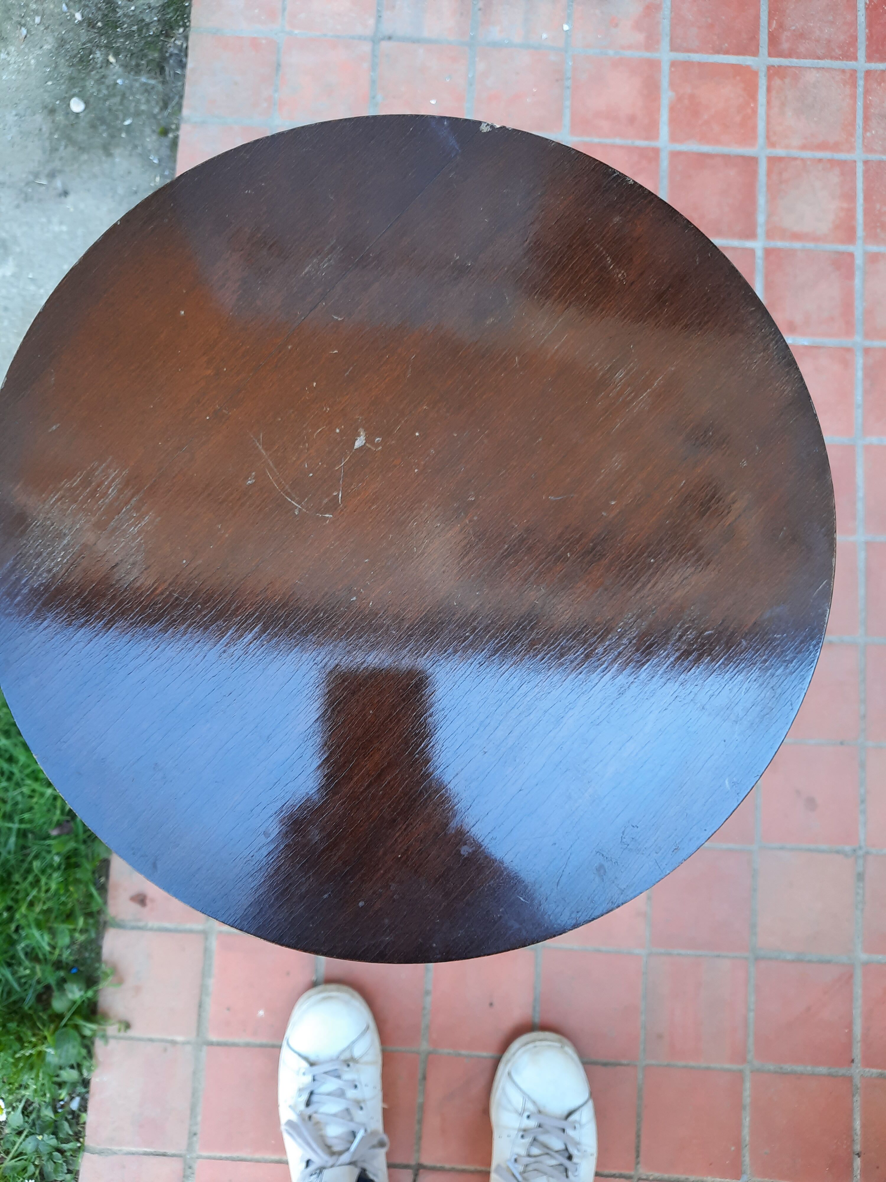 Art Deco-style sellette